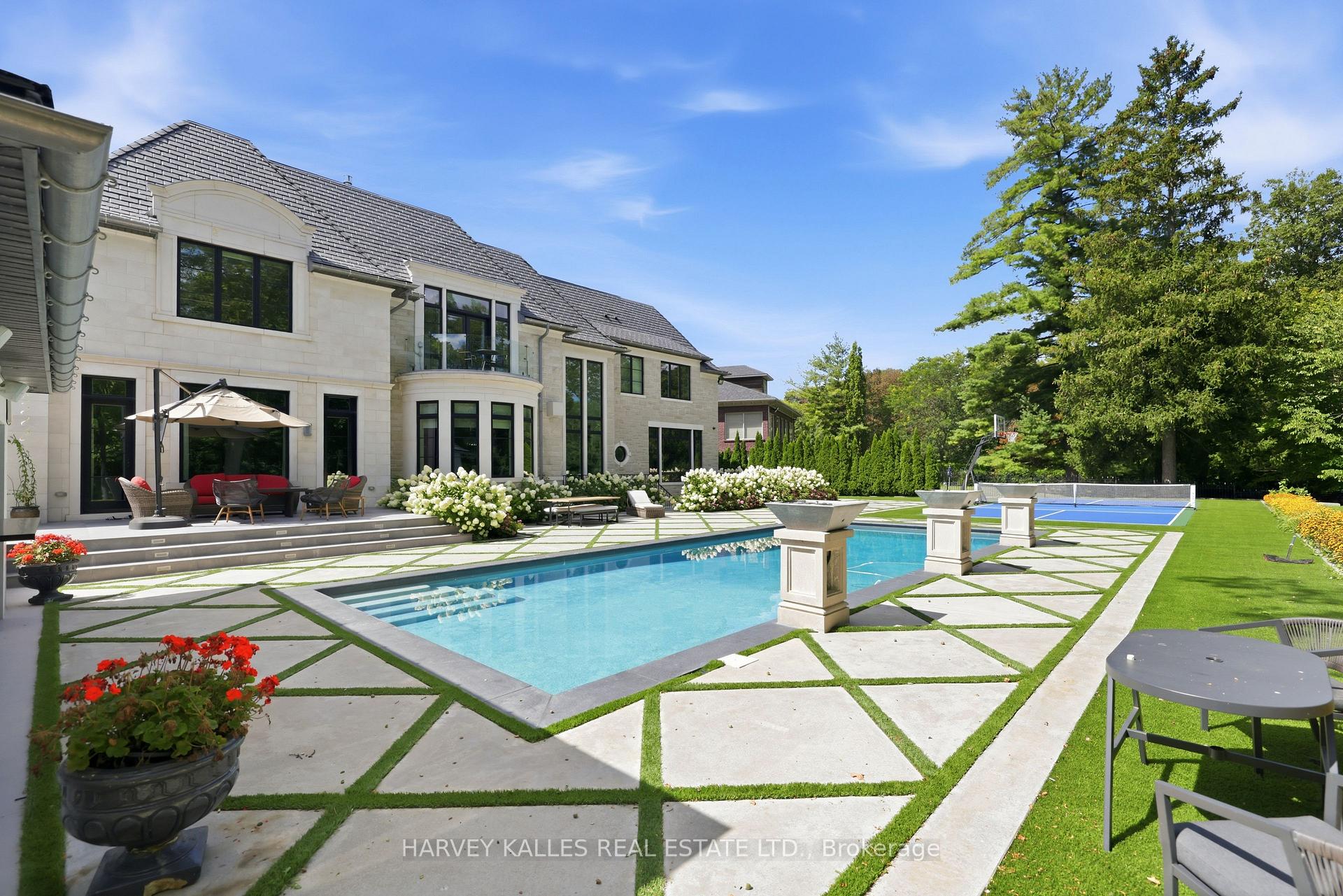 126 Sandringham Drive, Toronto