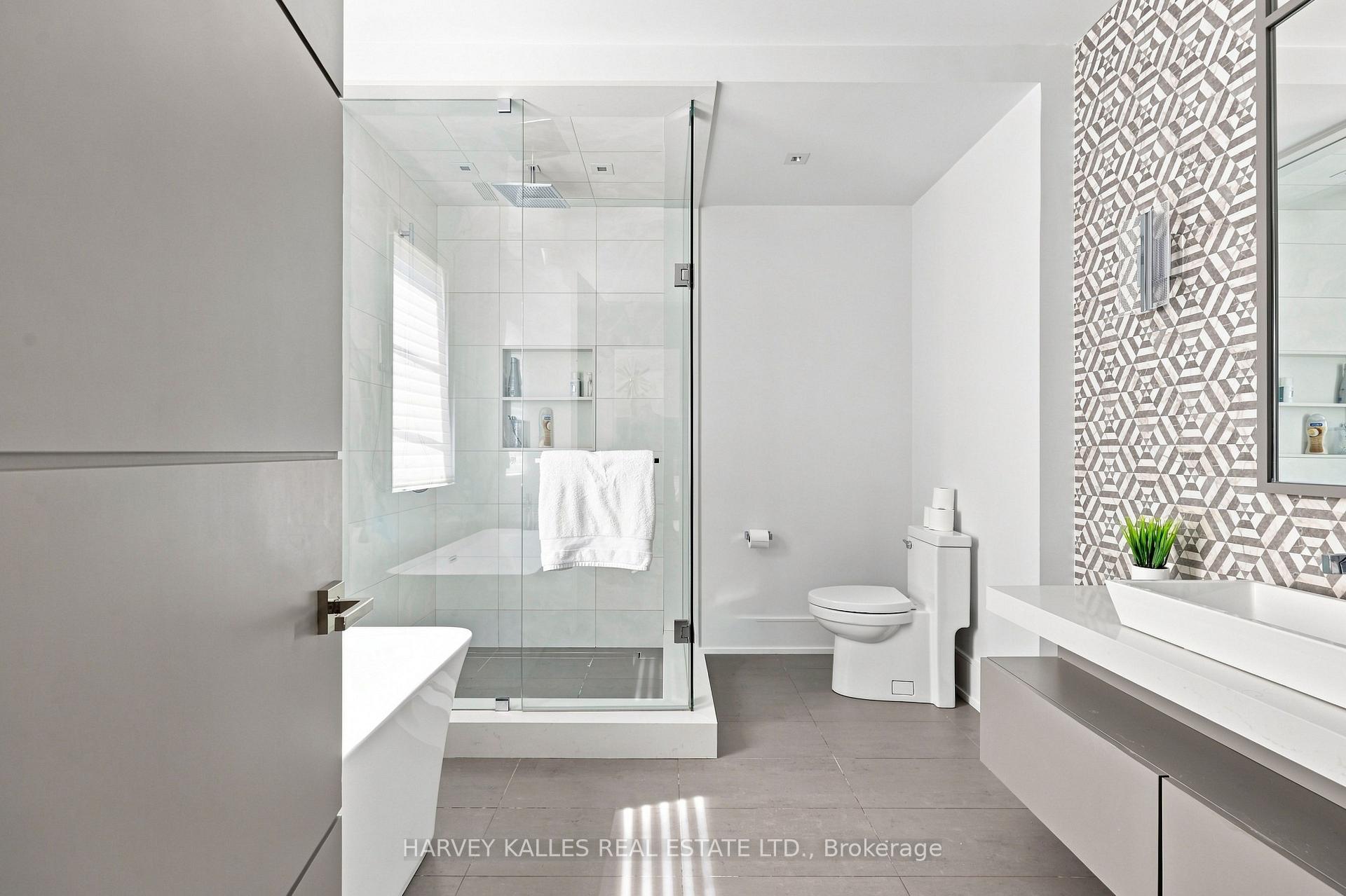 126 Sandringham Drive, Toronto