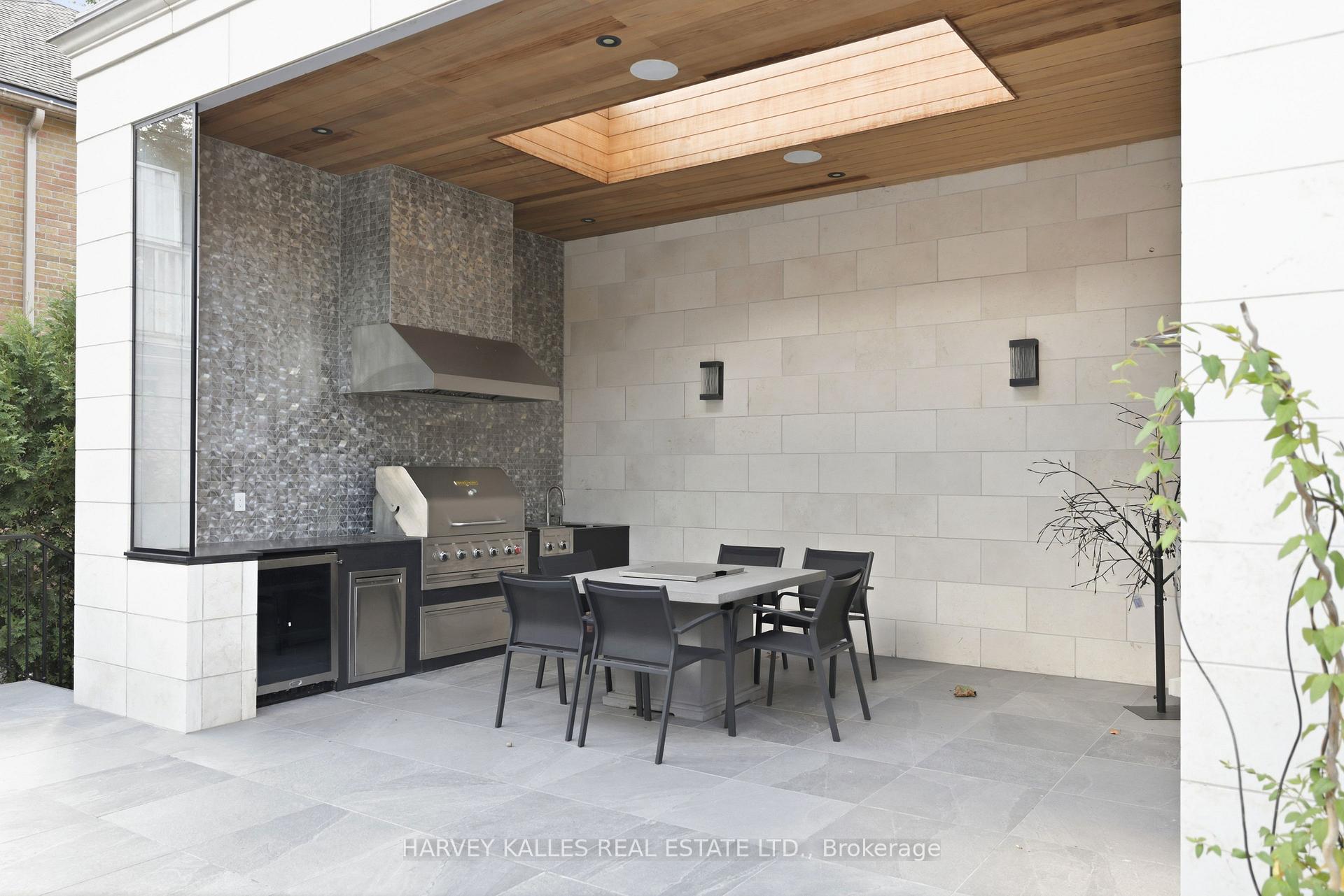 126 Sandringham Drive, Toronto