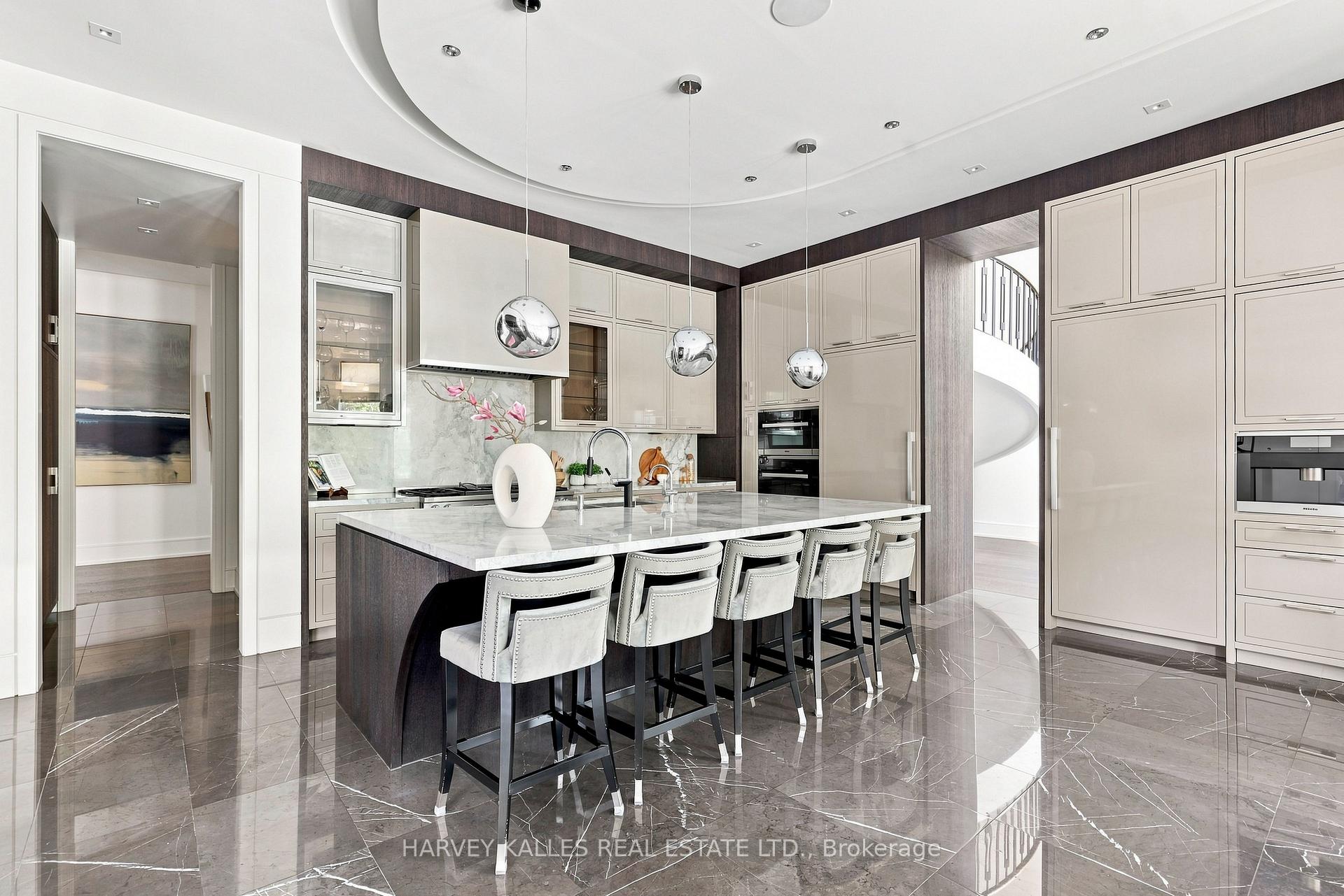 126 Sandringham Drive, Toronto