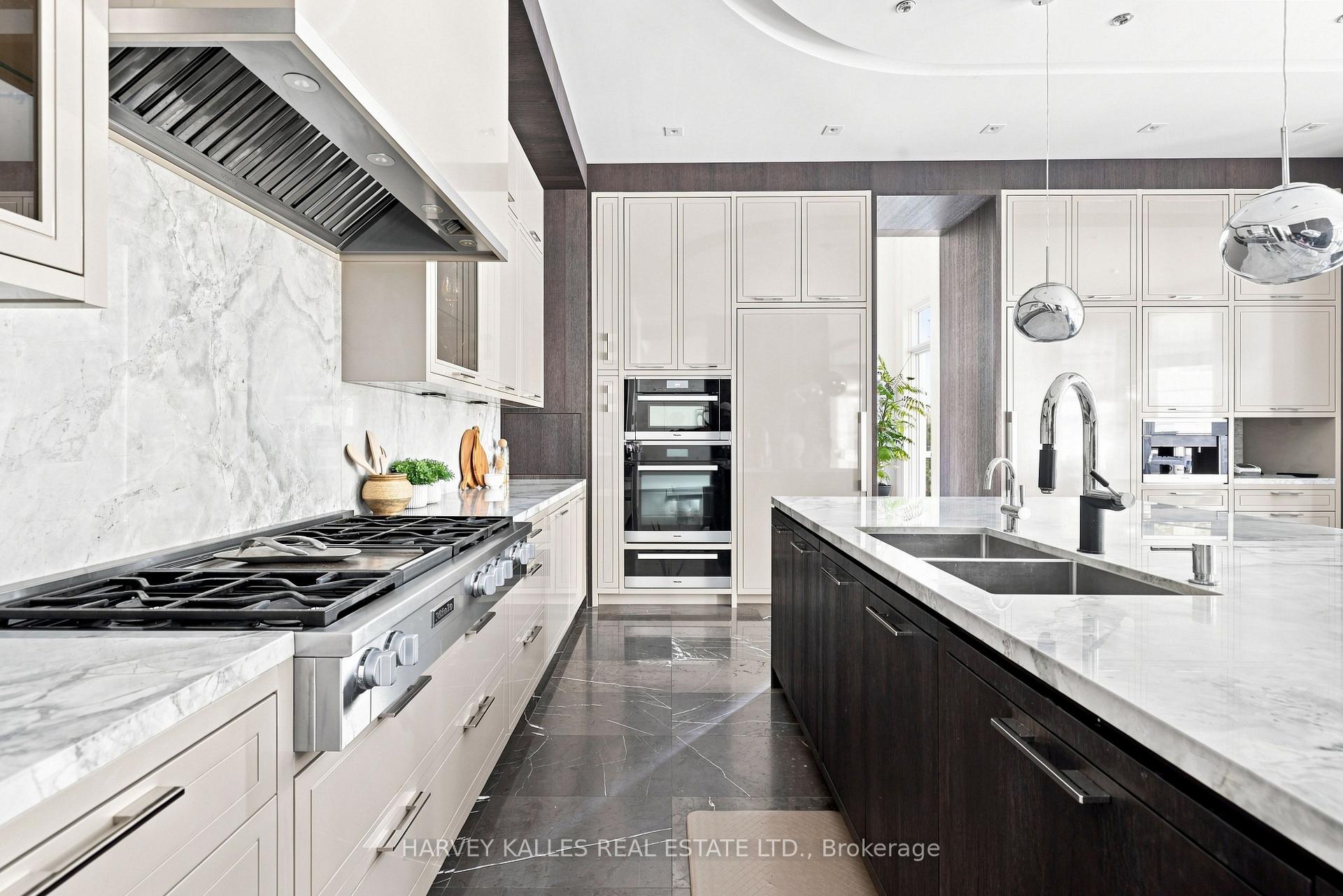 126 Sandringham Drive, Toronto