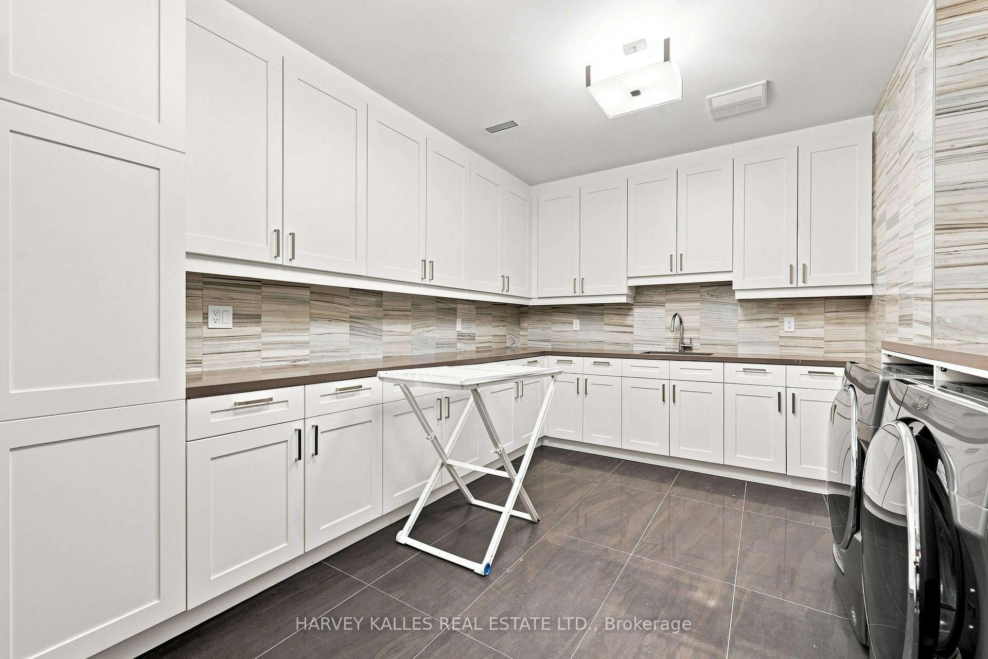 126 Sandringham Drive, Toronto