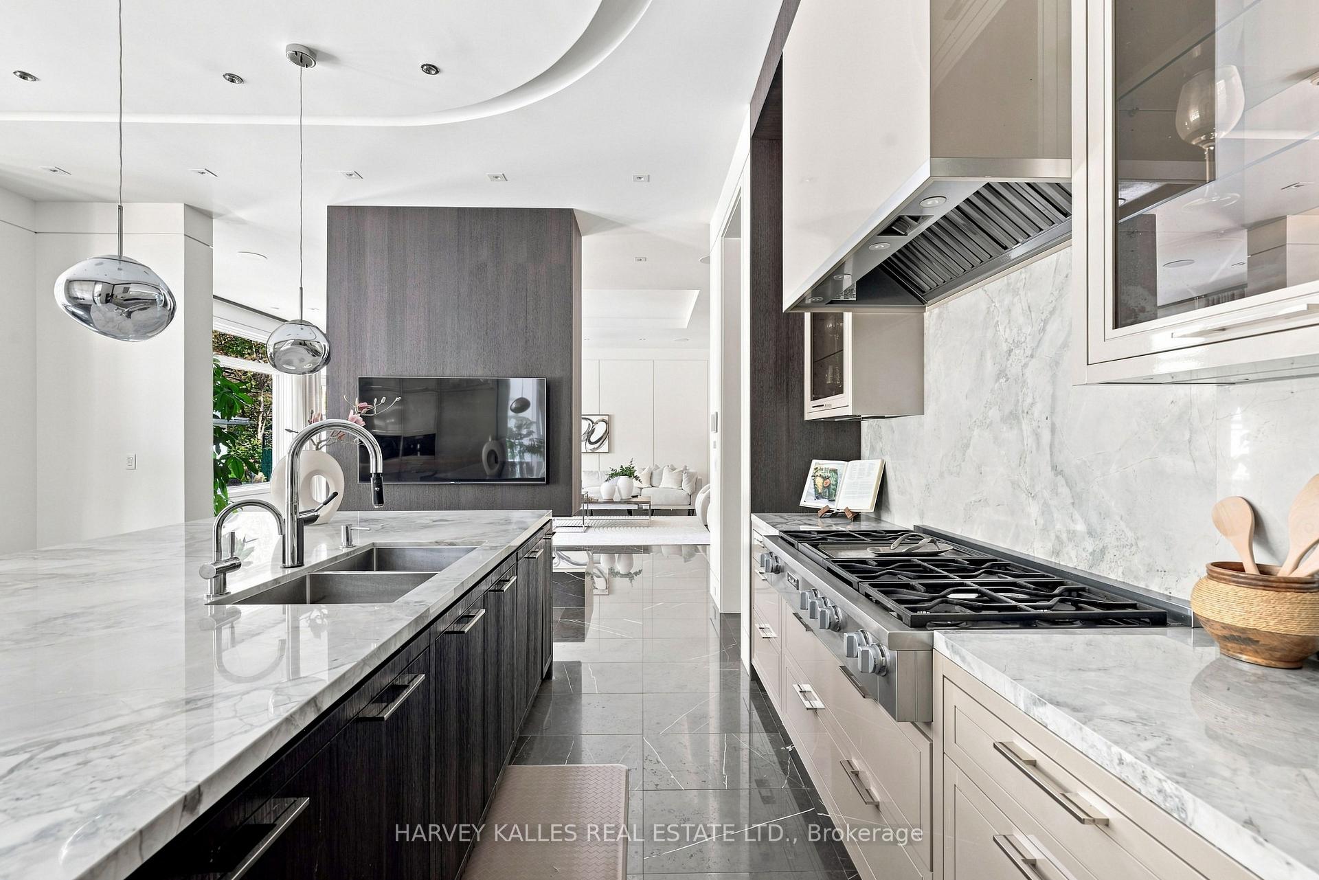 126 Sandringham Drive, Toronto