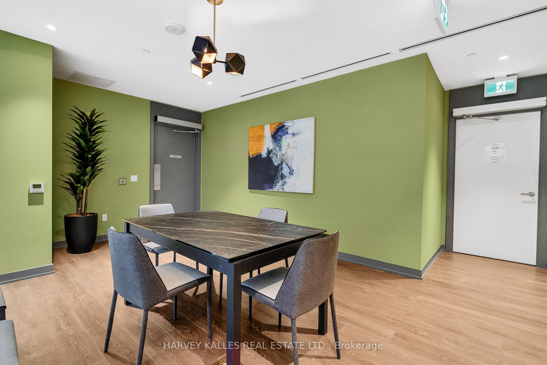 99 Broadway Avenue 514, Toronto Unit: 514