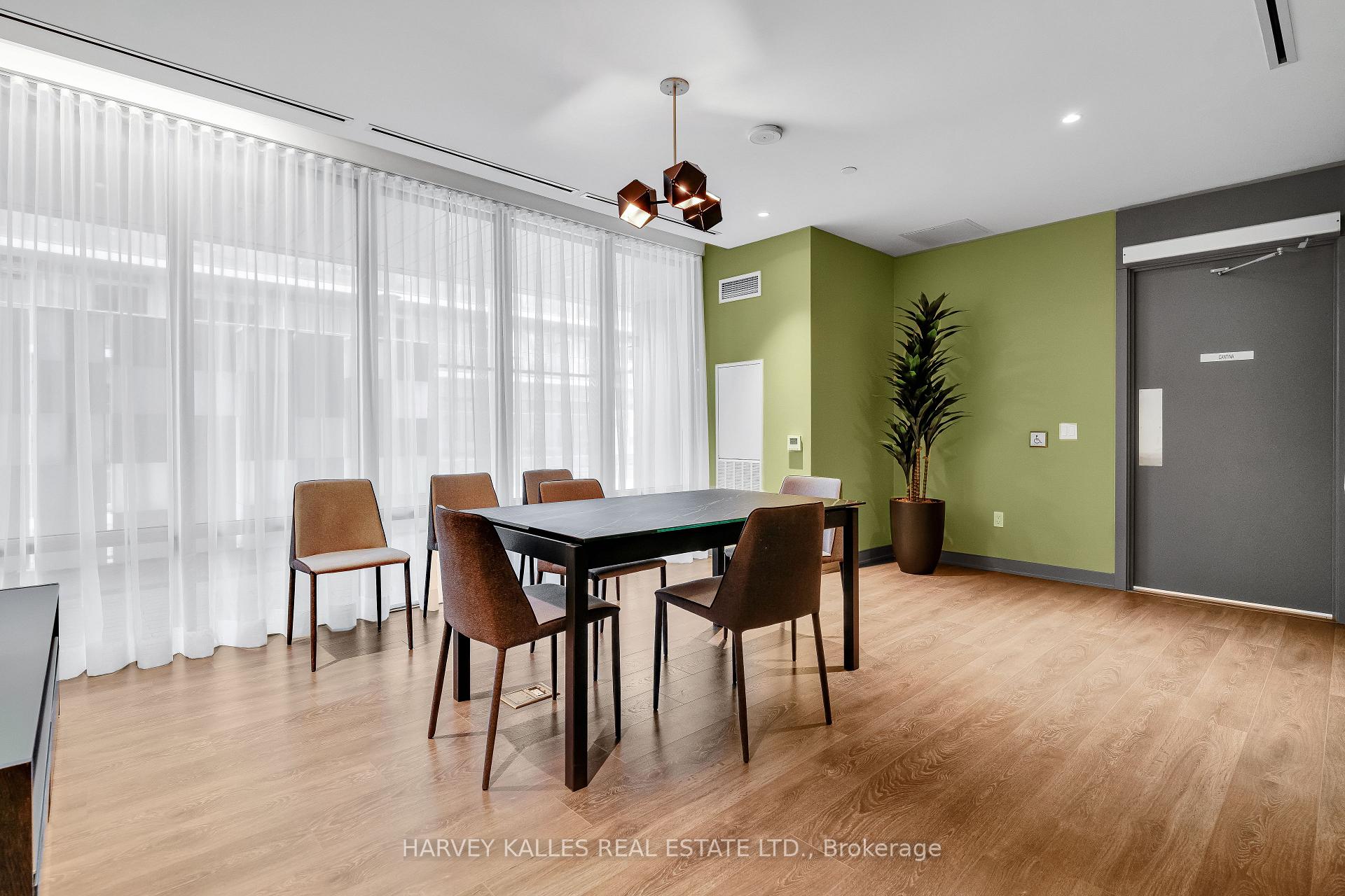 99 Broadway Avenue 514, Toronto Unit: 514