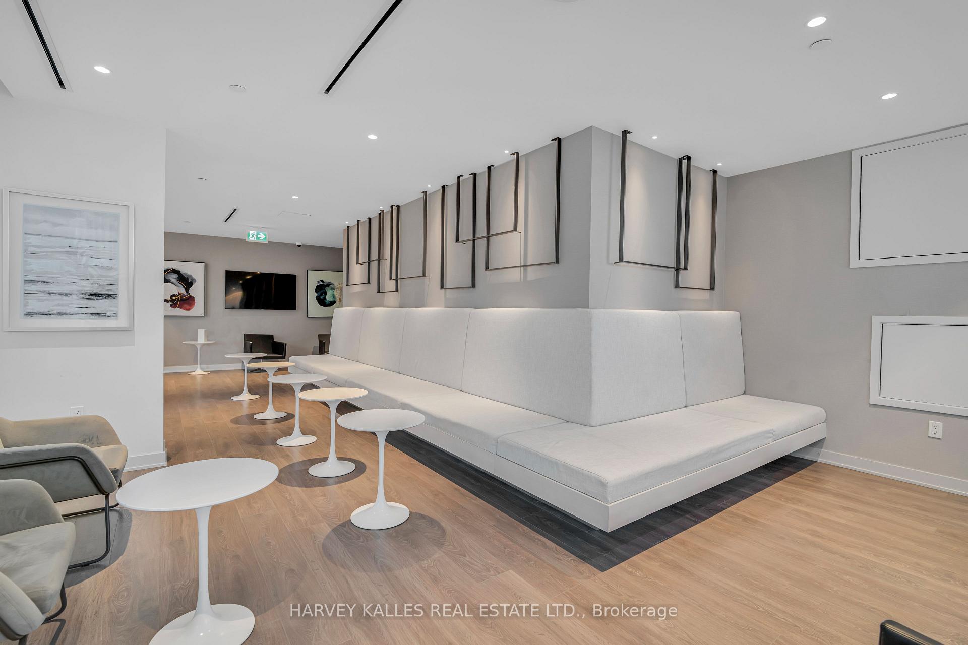 99 Broadway Avenue 514, Toronto Unit: 514