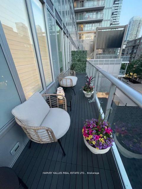 99 Broadway Avenue 514, Toronto Unit: 514