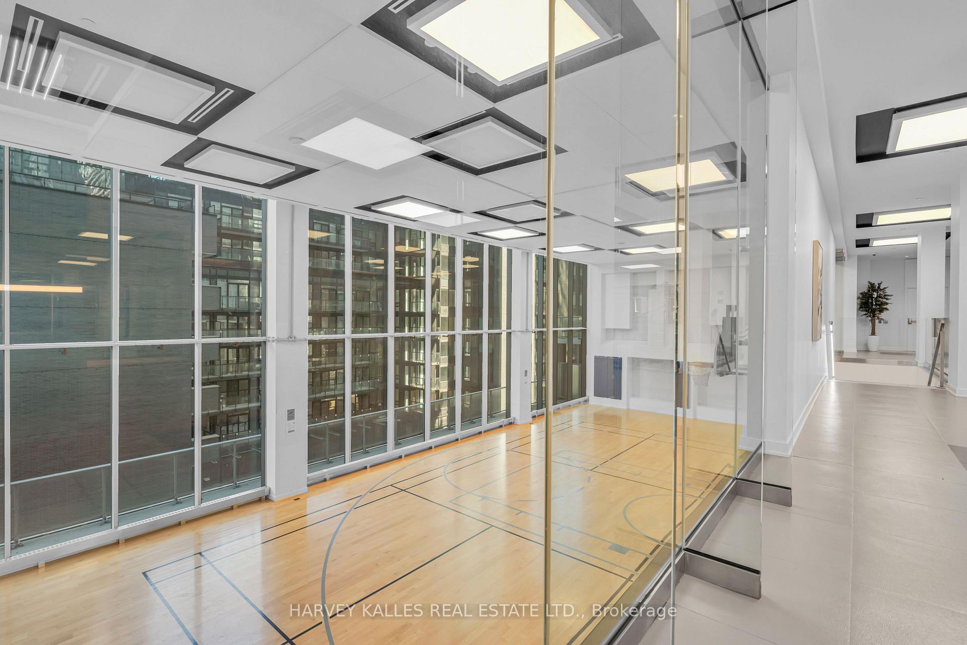 99 Broadway Avenue 514, Toronto Unit: 514