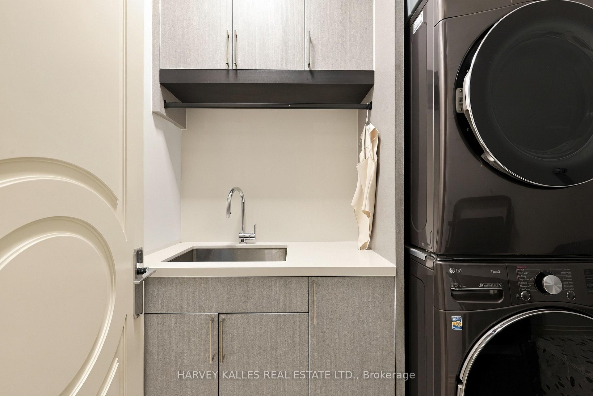363 Bedford Park Avenue, Toronto
