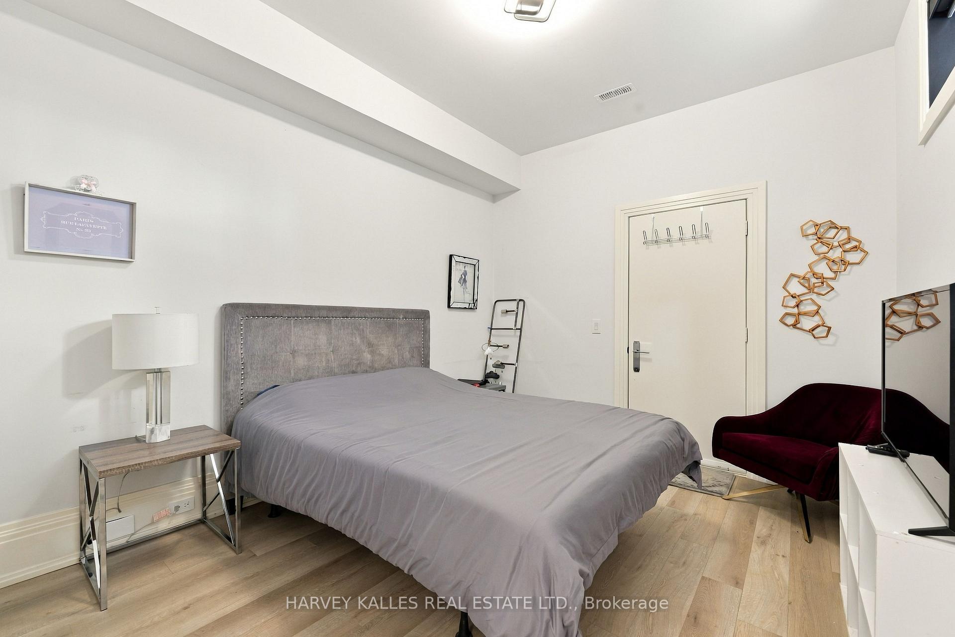 363 Bedford Park Avenue, Toronto
