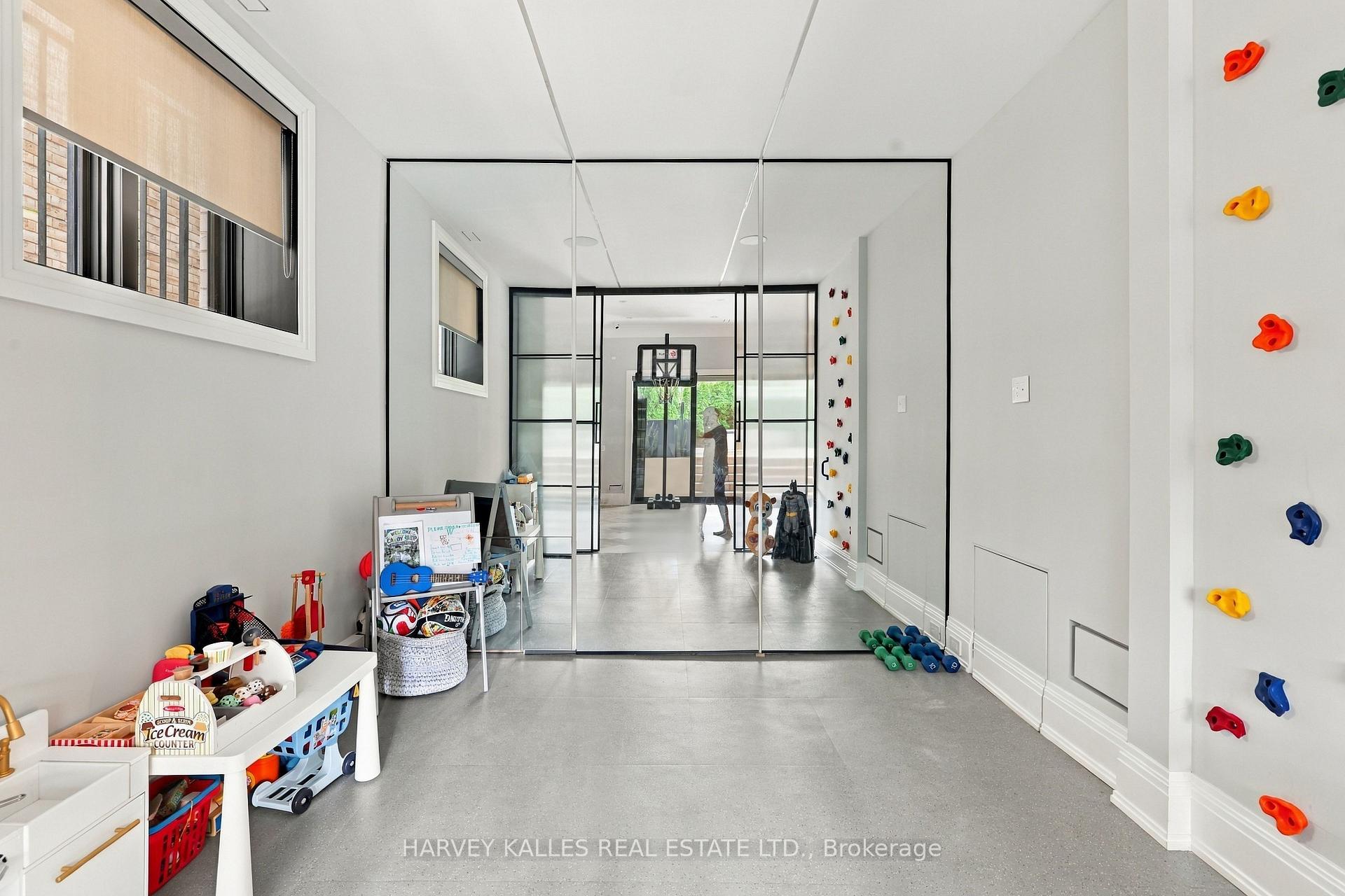 363 Bedford Park Avenue, Toronto