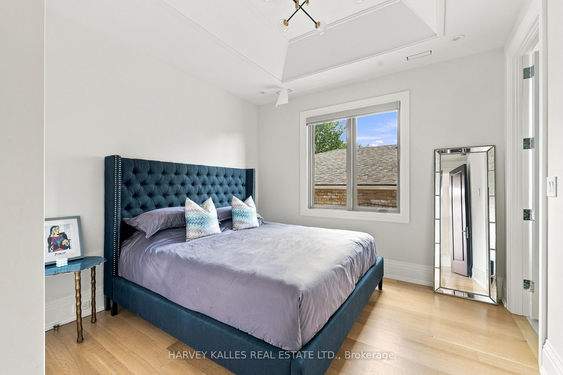 363 Bedford Park Avenue, Toronto