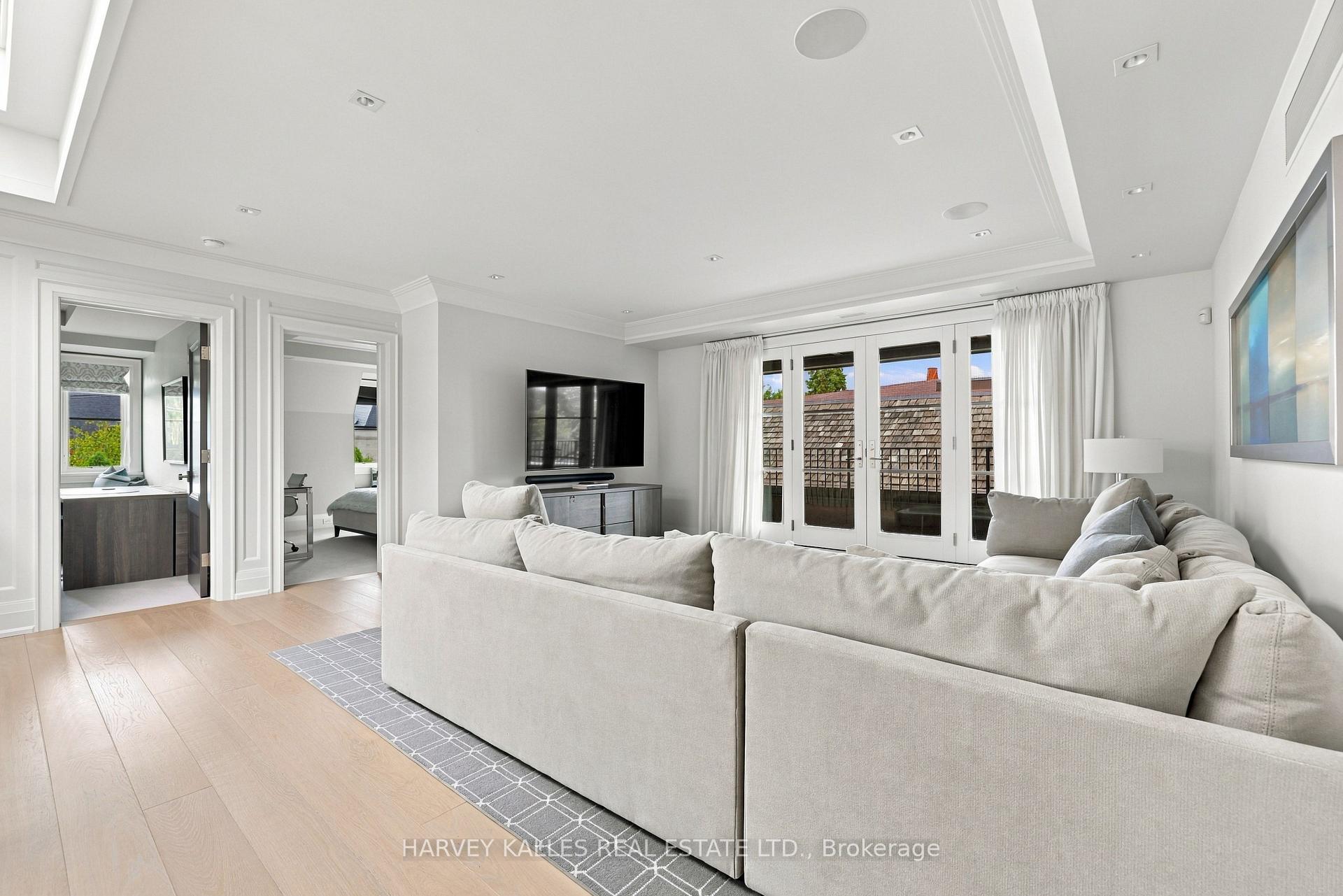 221 Dunvegan Road, Toronto