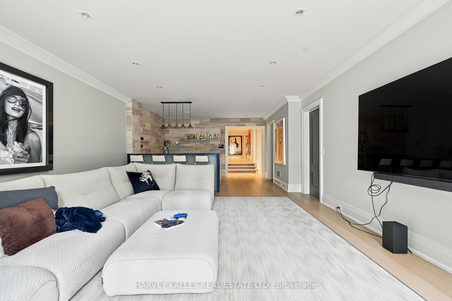 221 Dunvegan Road, Toronto