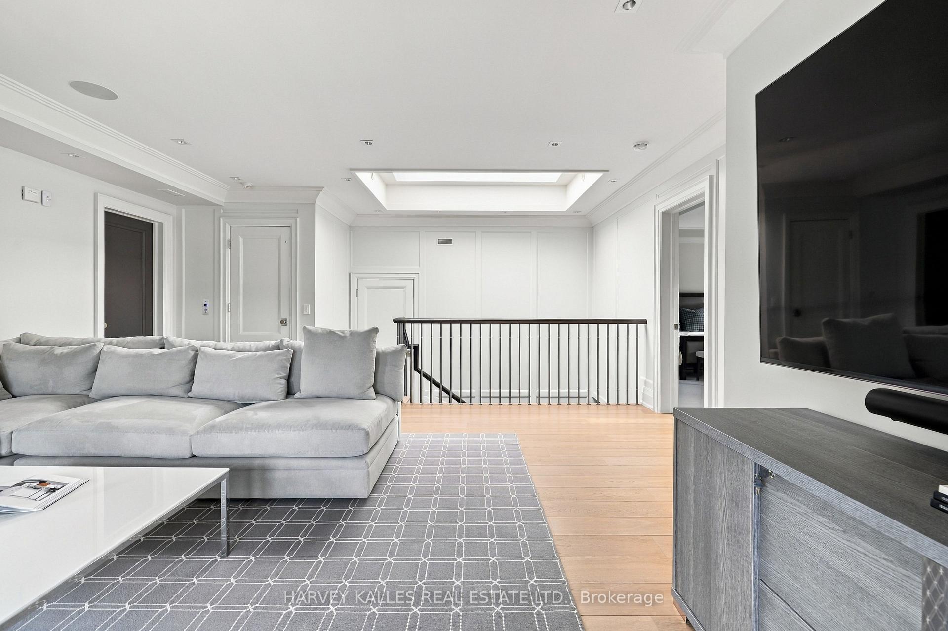 221 Dunvegan Road, Toronto
