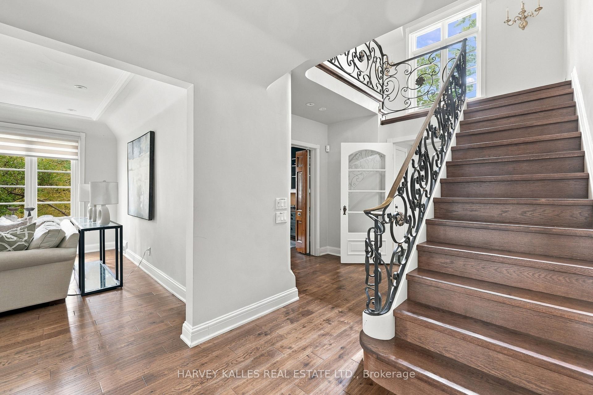 148 Strathallan Boulevard, Toronto