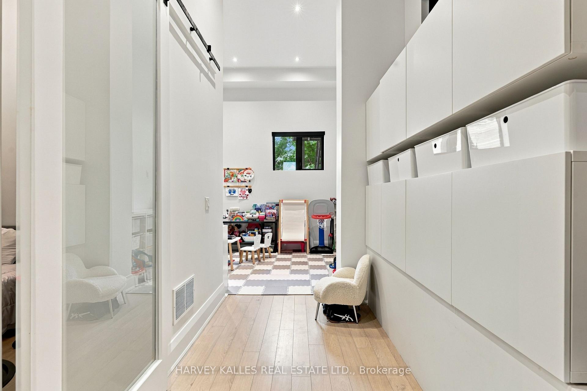 57 Roseneath Gardens, Toronto