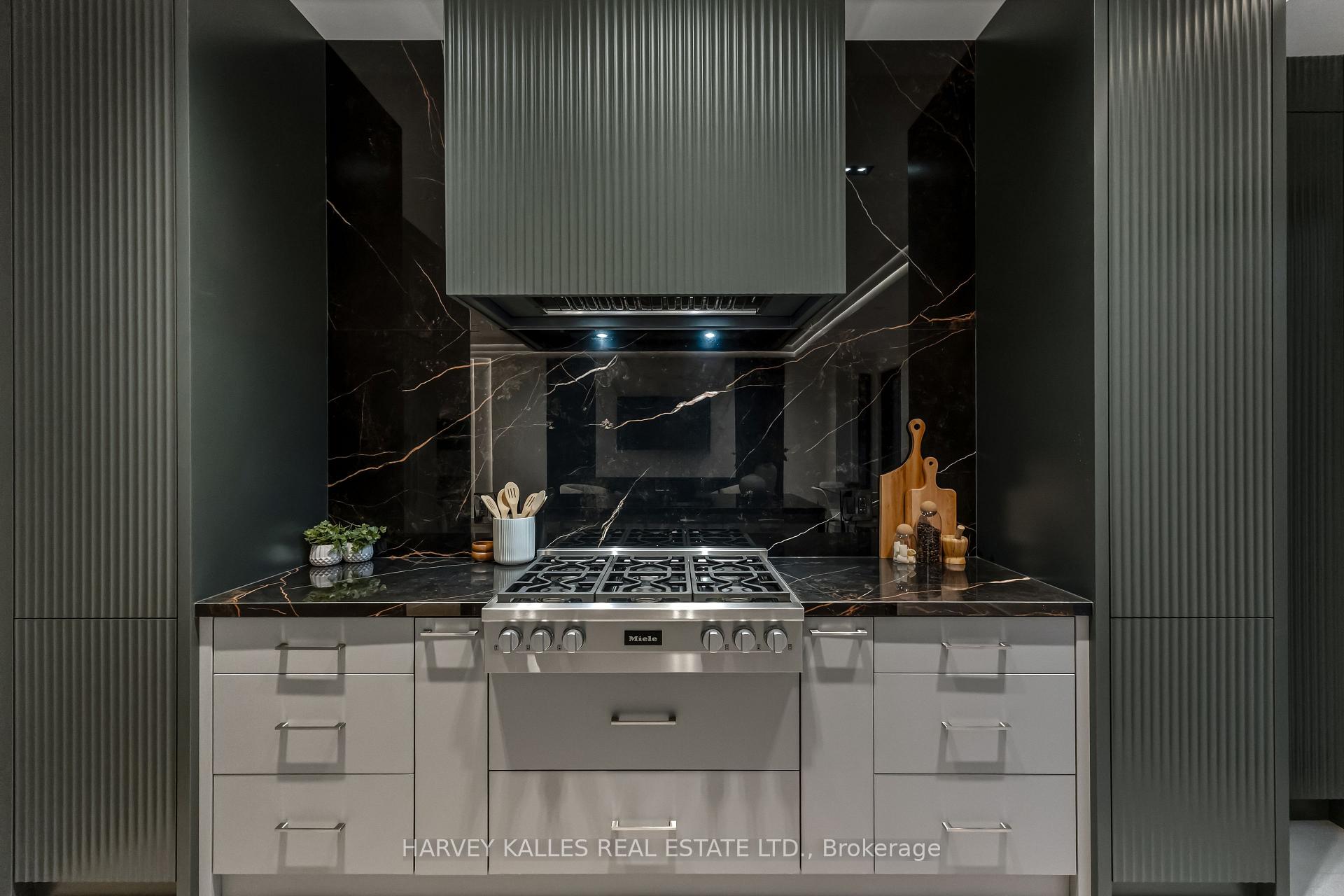 33 Saint Hilda's Avenue, Toronto