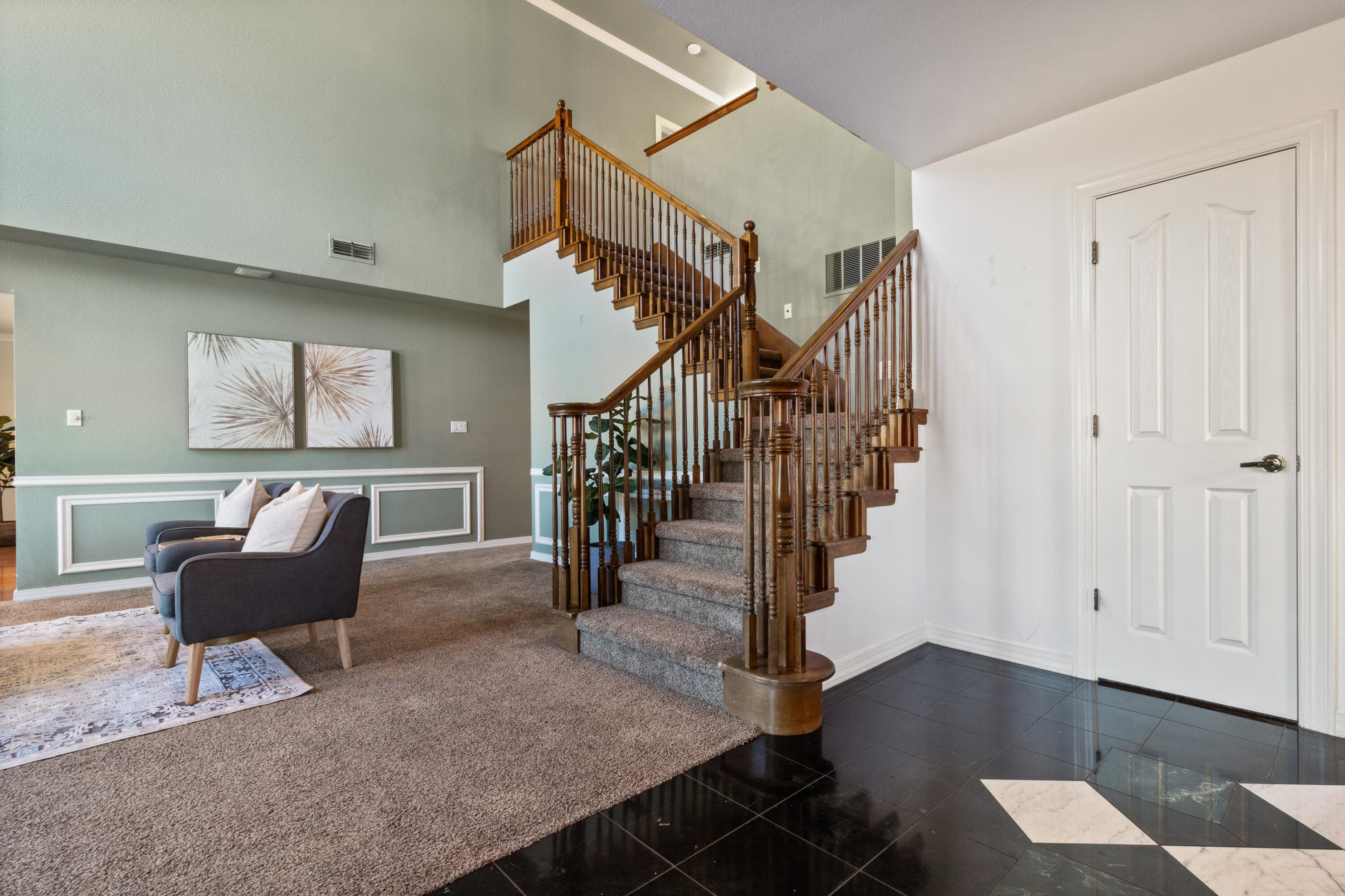 7720 Venice Avenue NE