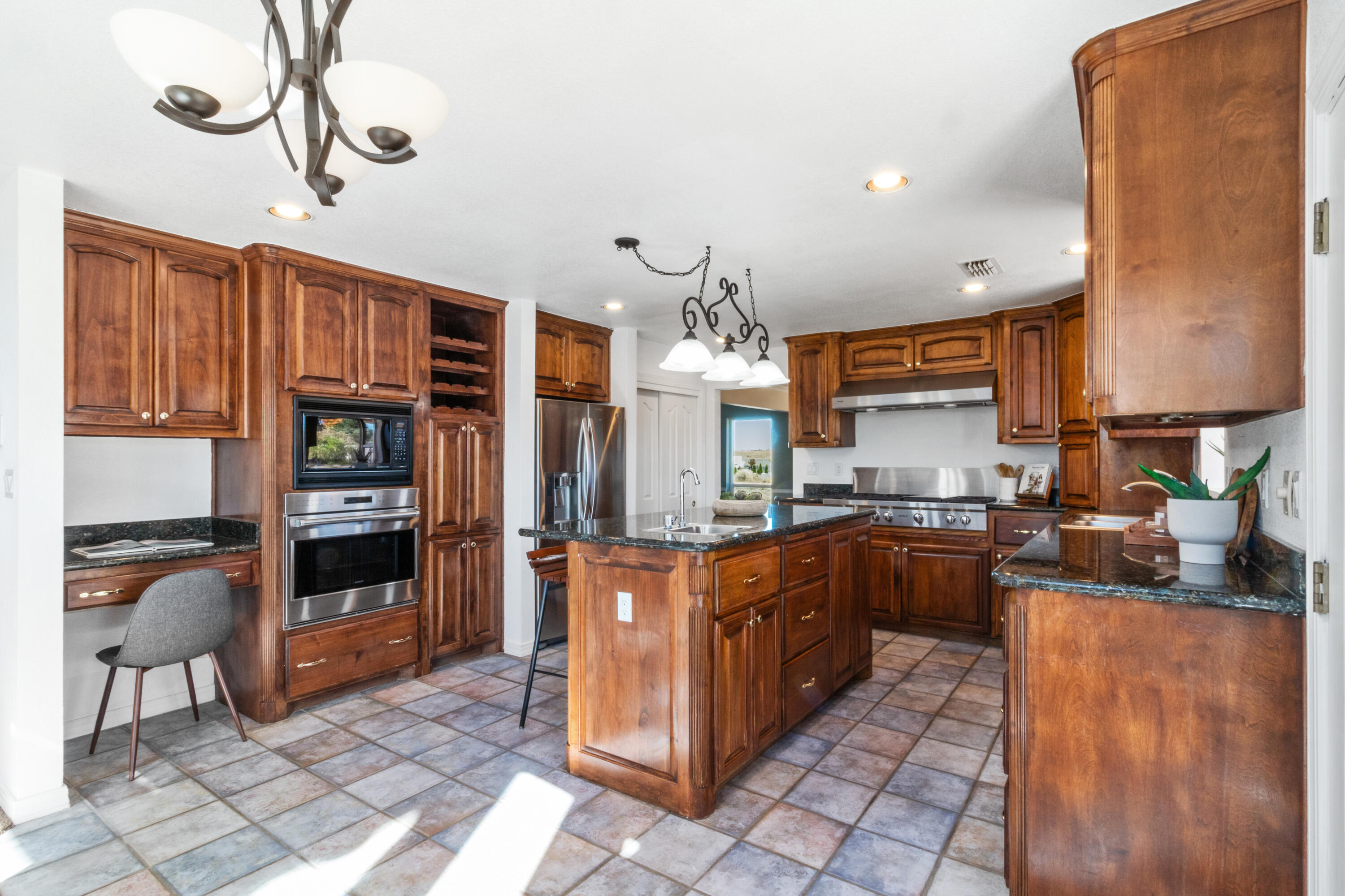 7720 Venice Avenue NE