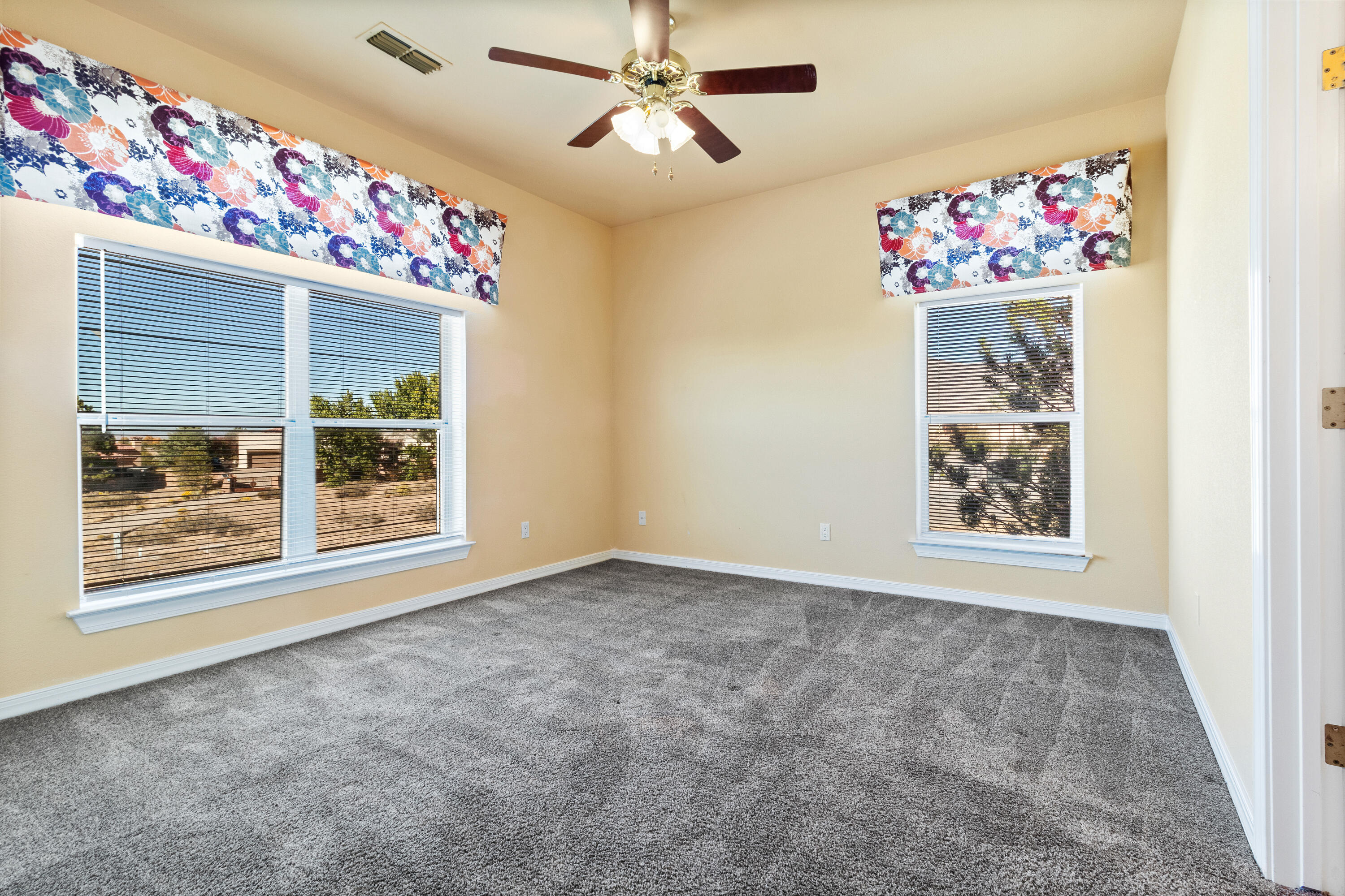 7720 Venice Avenue NE