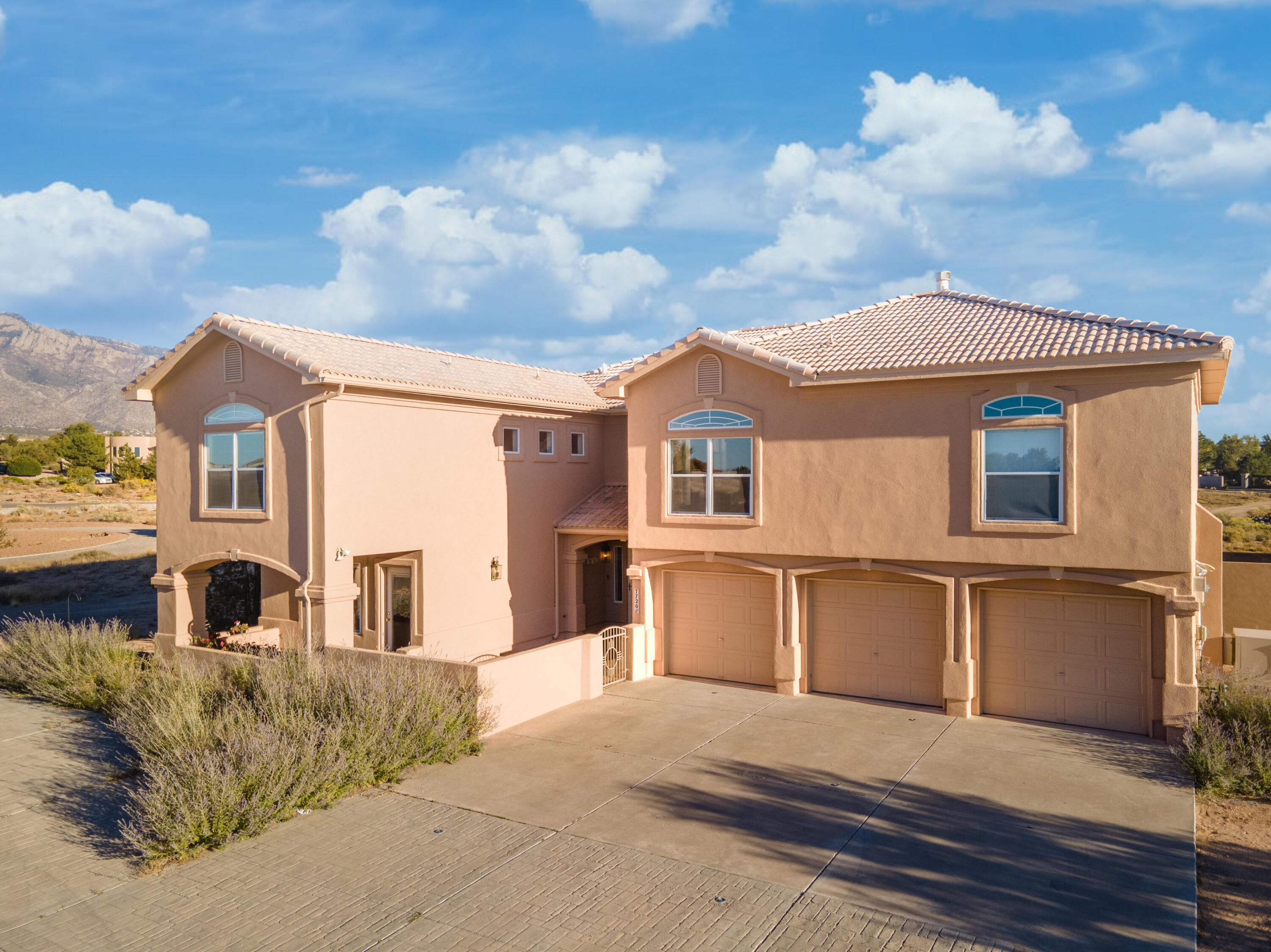 7720 Venice Avenue NE