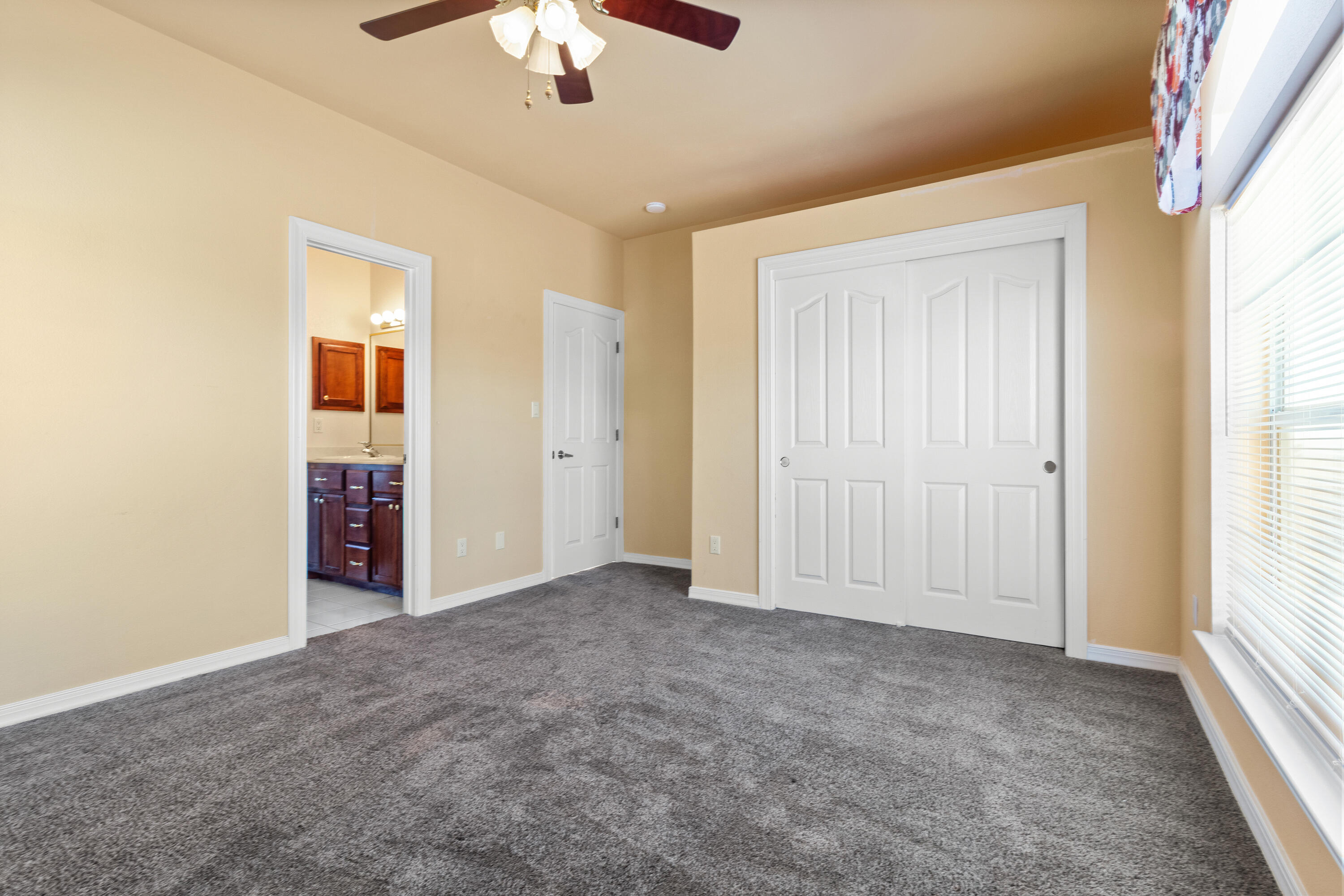 7720 Venice Avenue NE