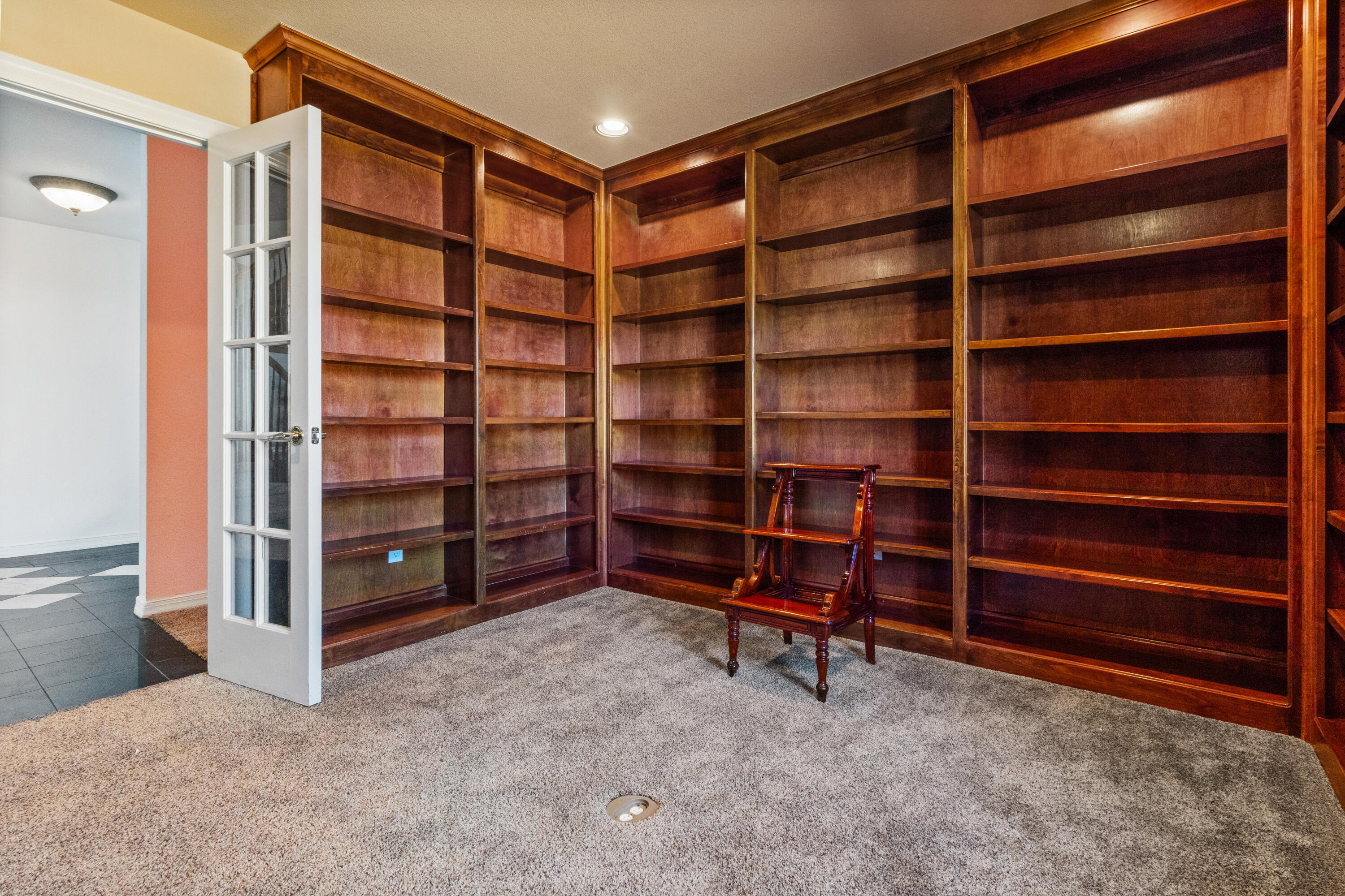 7720 Venice Avenue NE