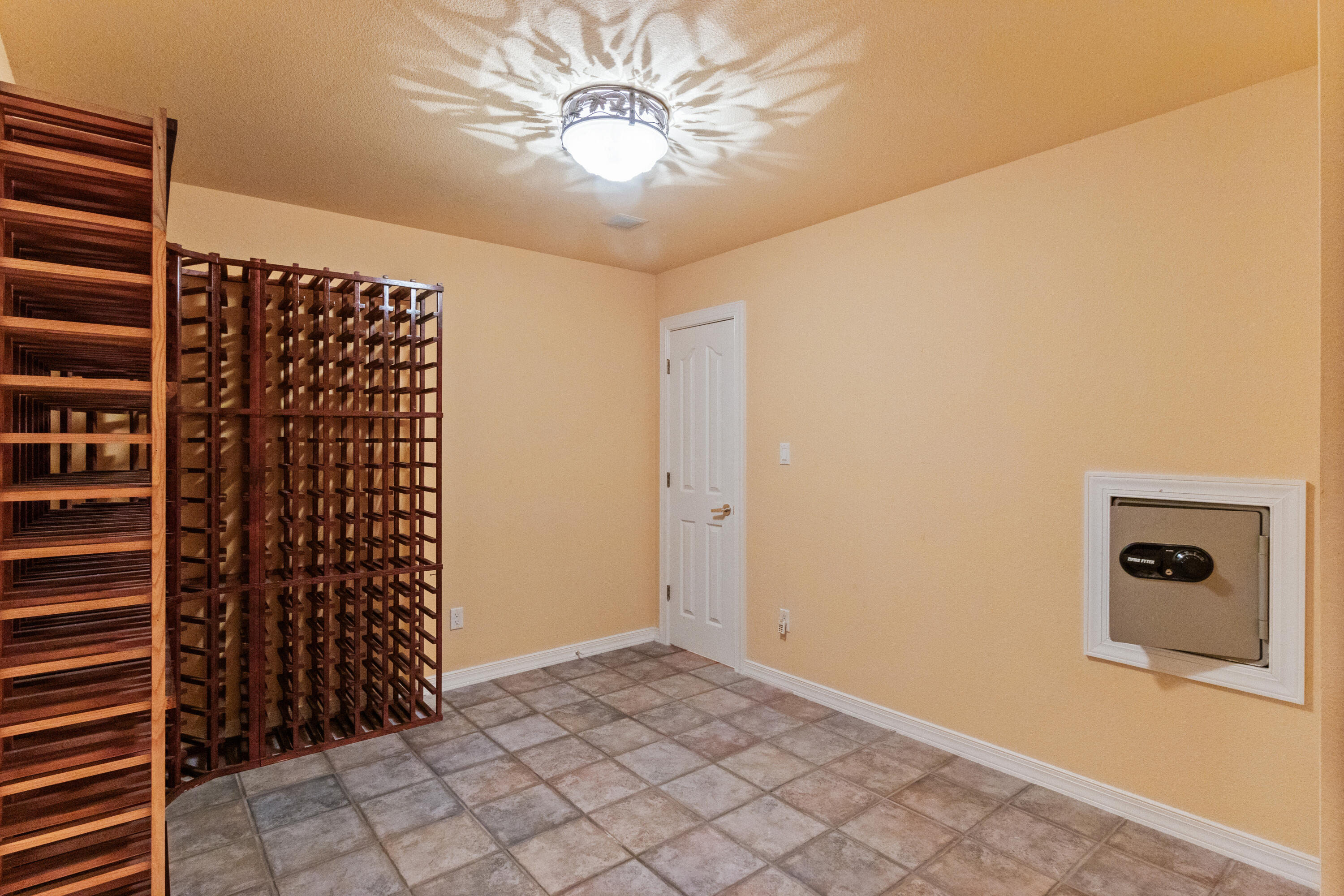 7720 Venice Avenue NE