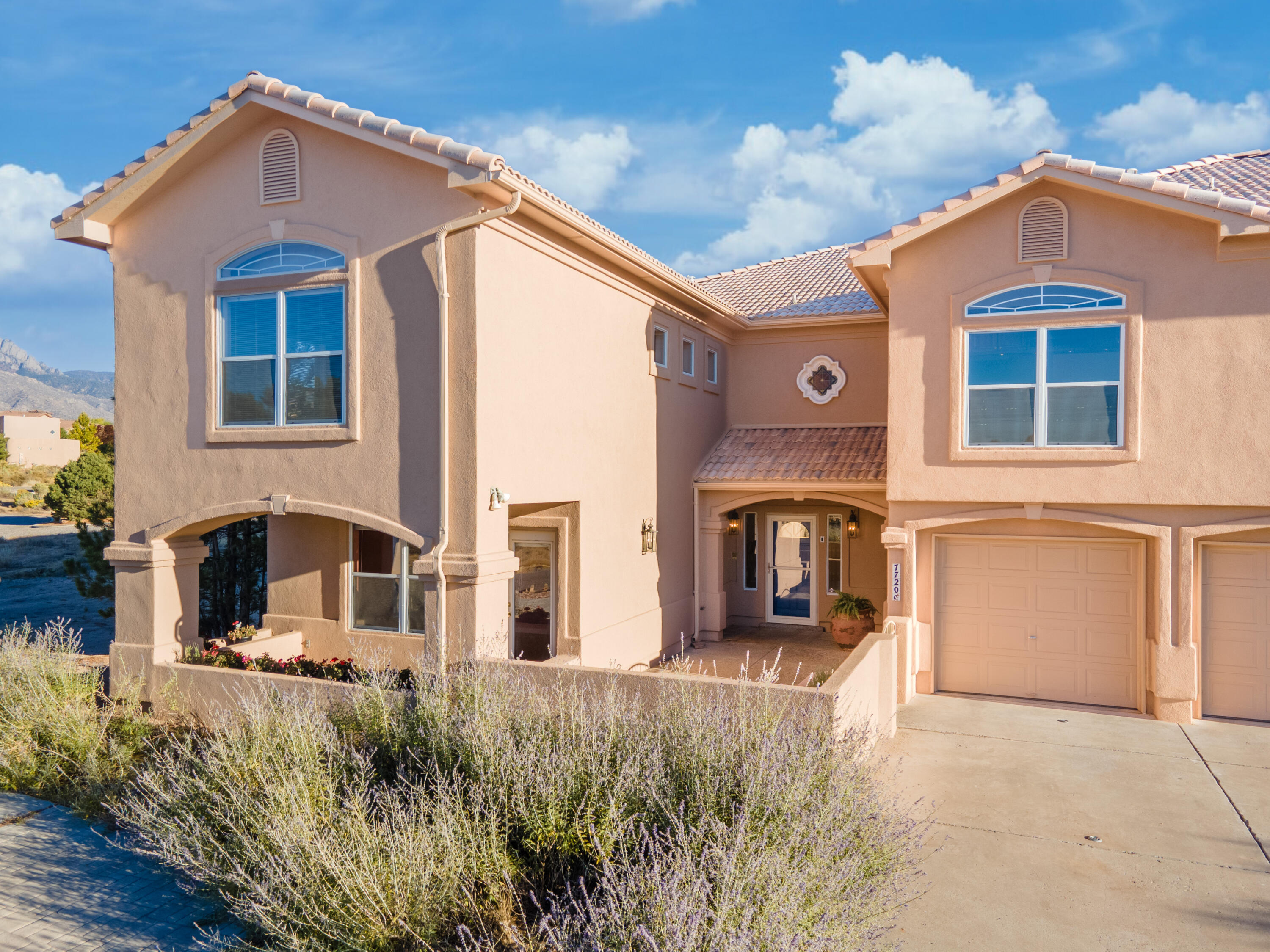 7720 Venice Avenue NE