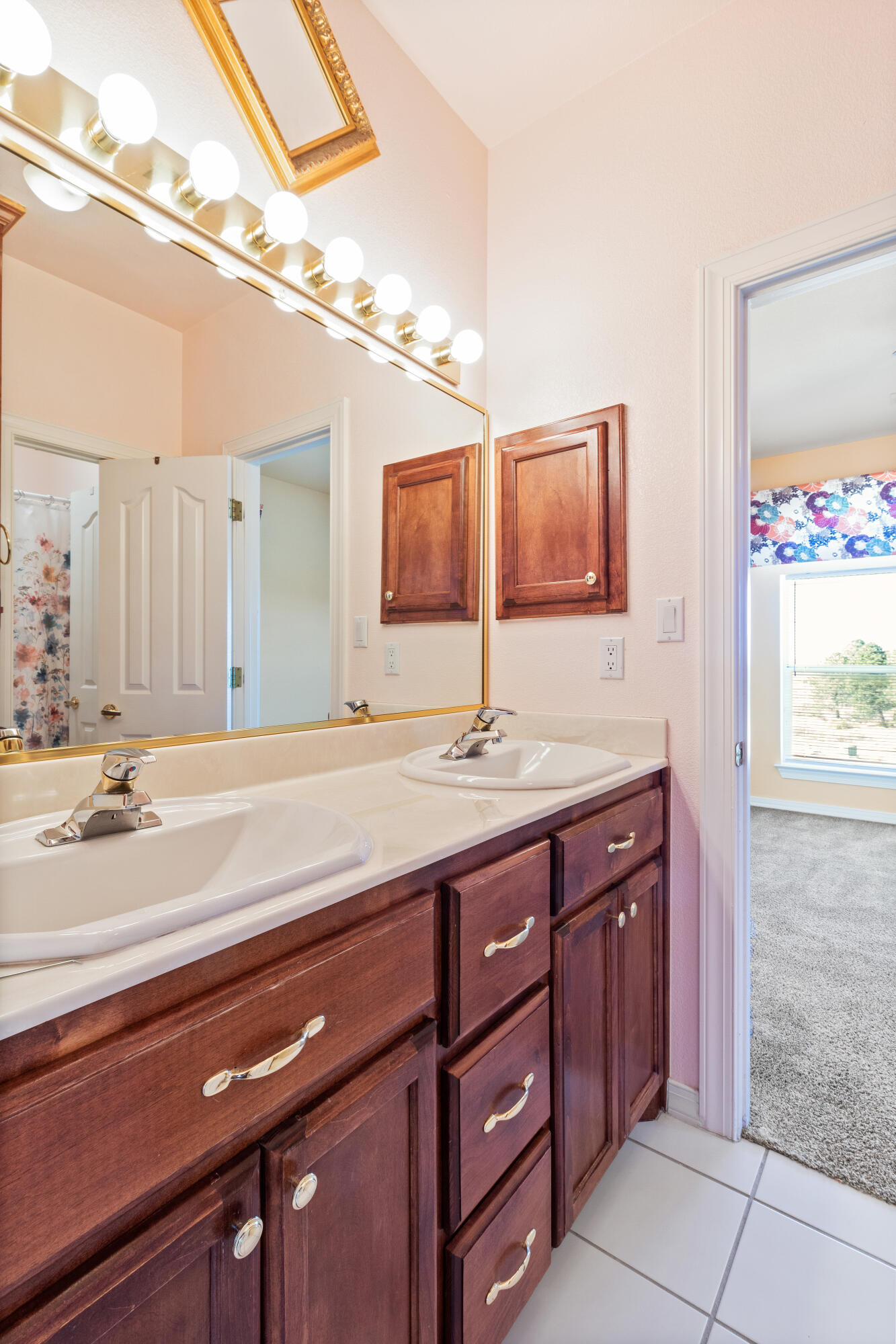 7720 Venice Avenue NE