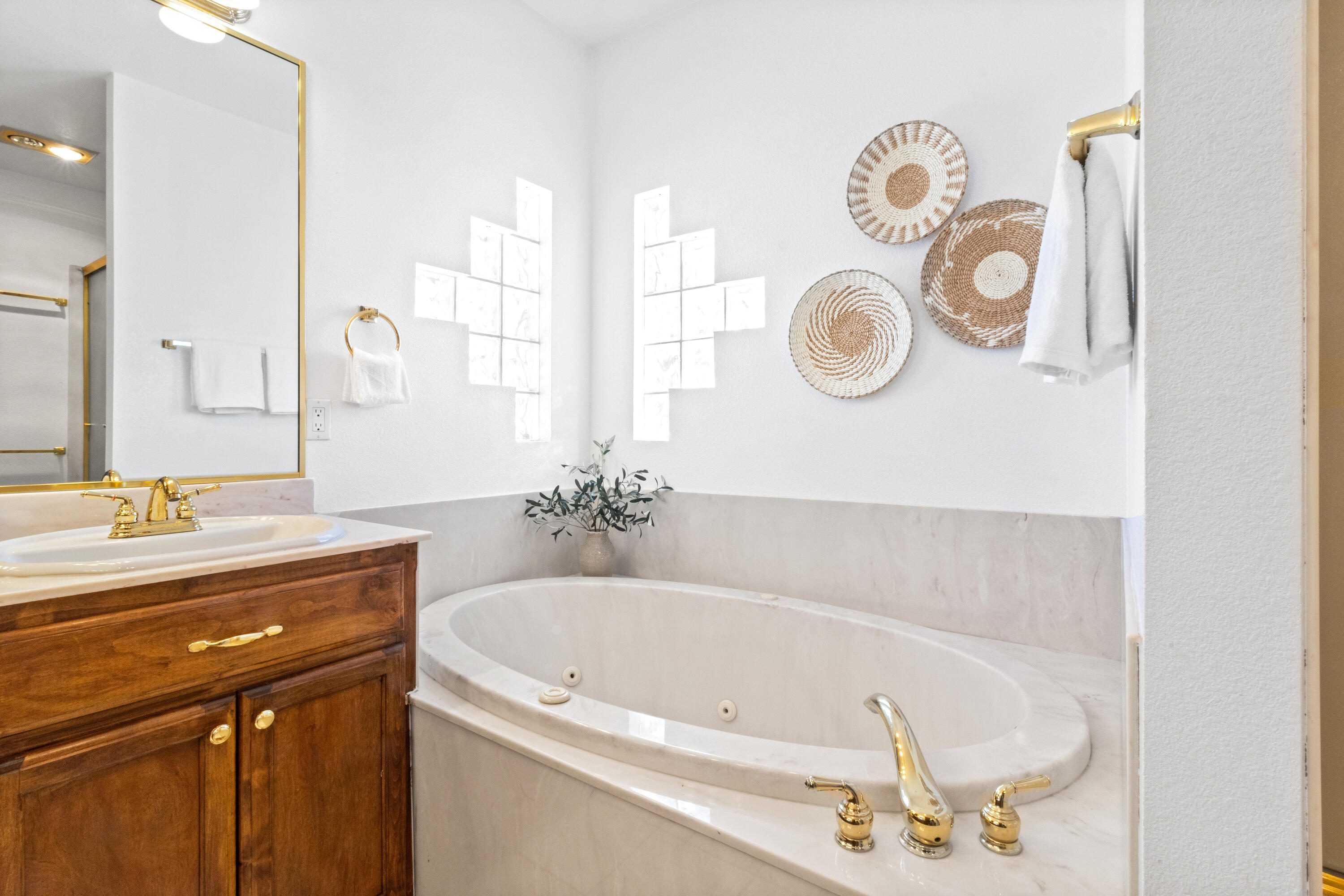 7720 Venice Avenue NE