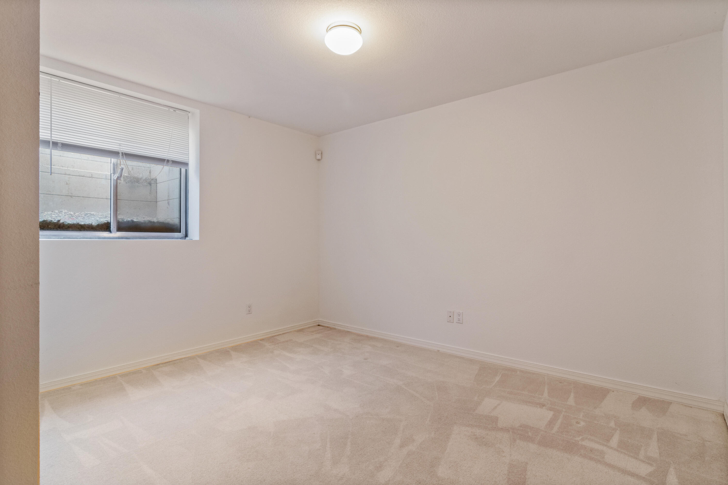 7720 Venice Avenue NE