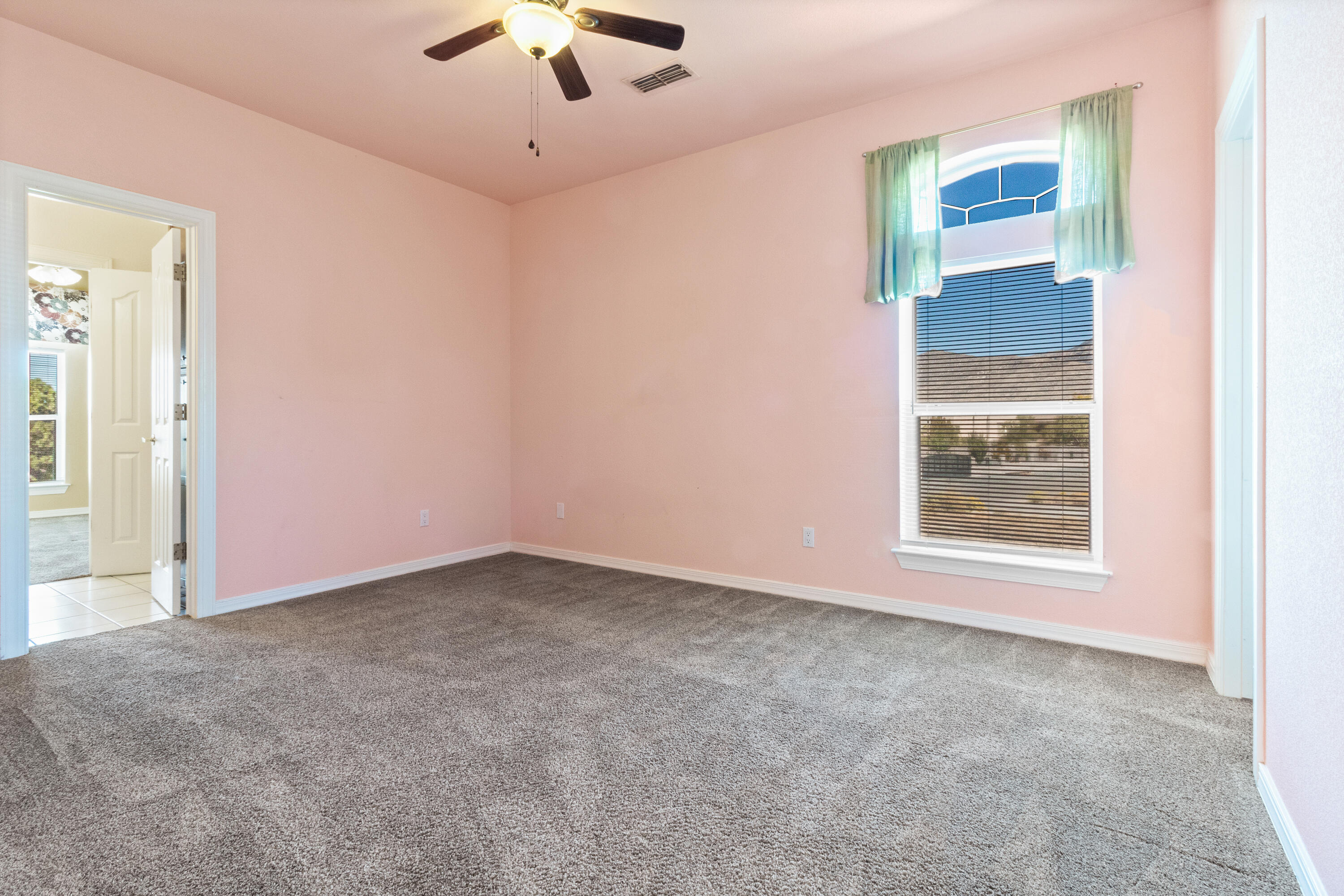 7720 Venice Avenue NE