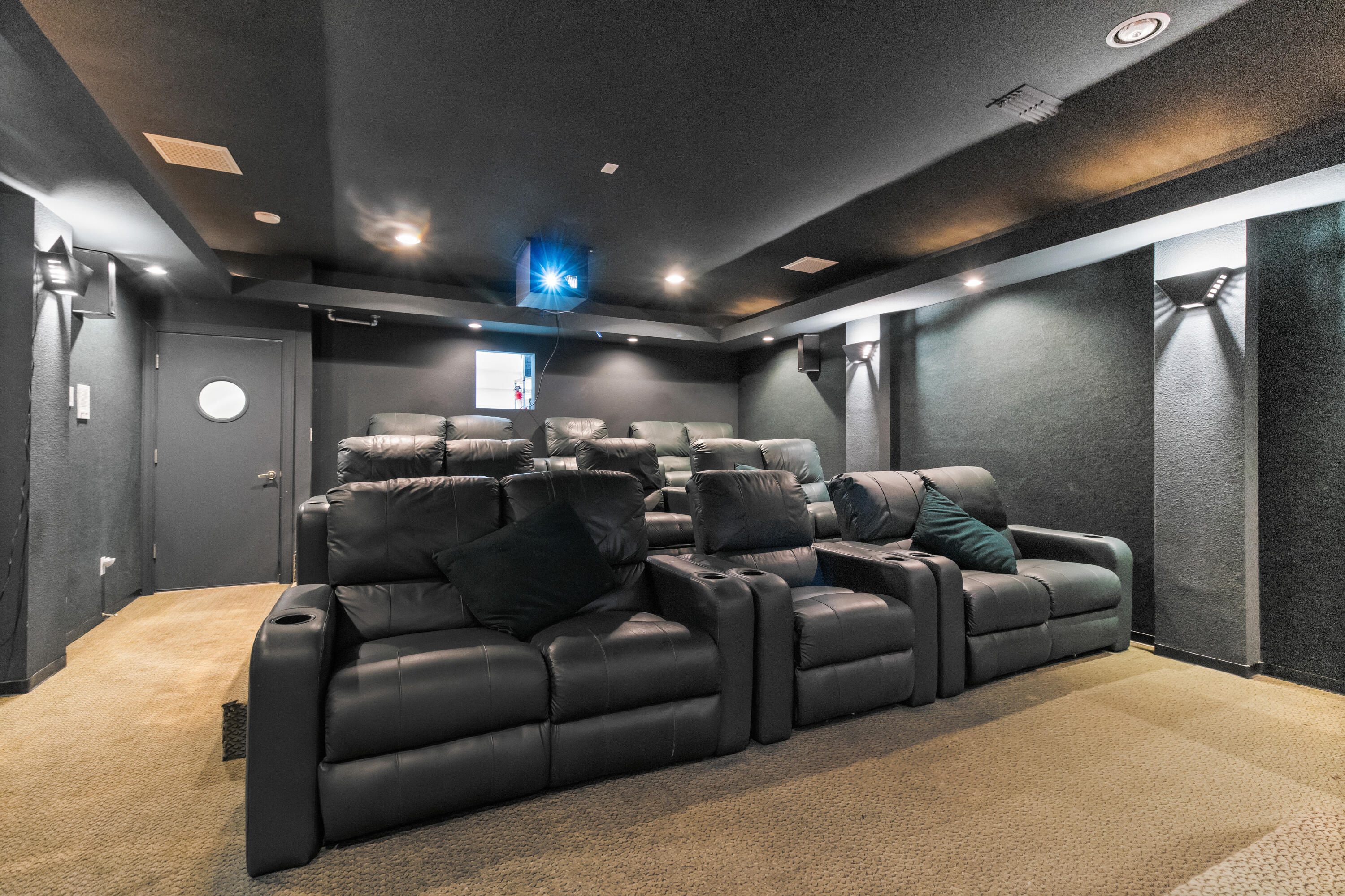 7720 Venice Avenue NE