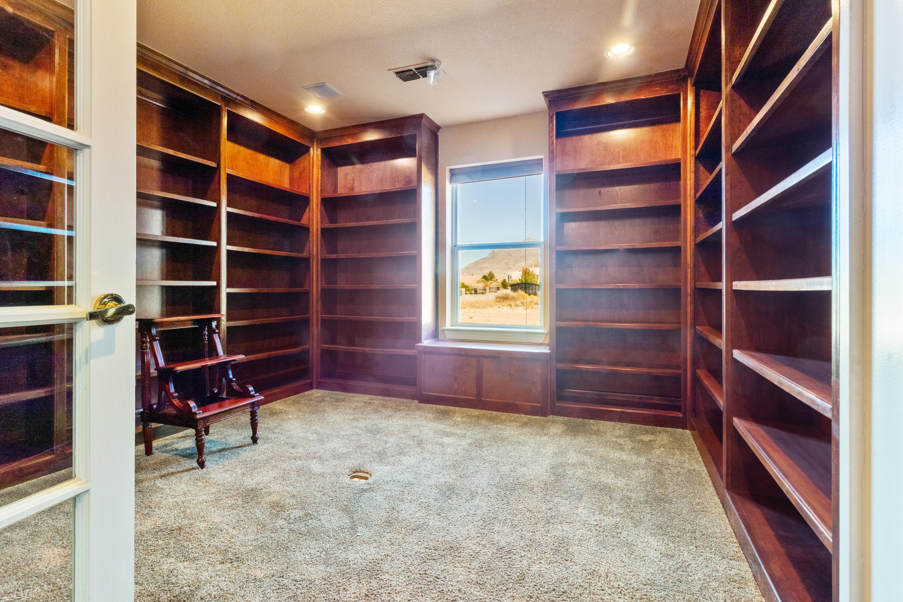 7720 Venice Avenue NE