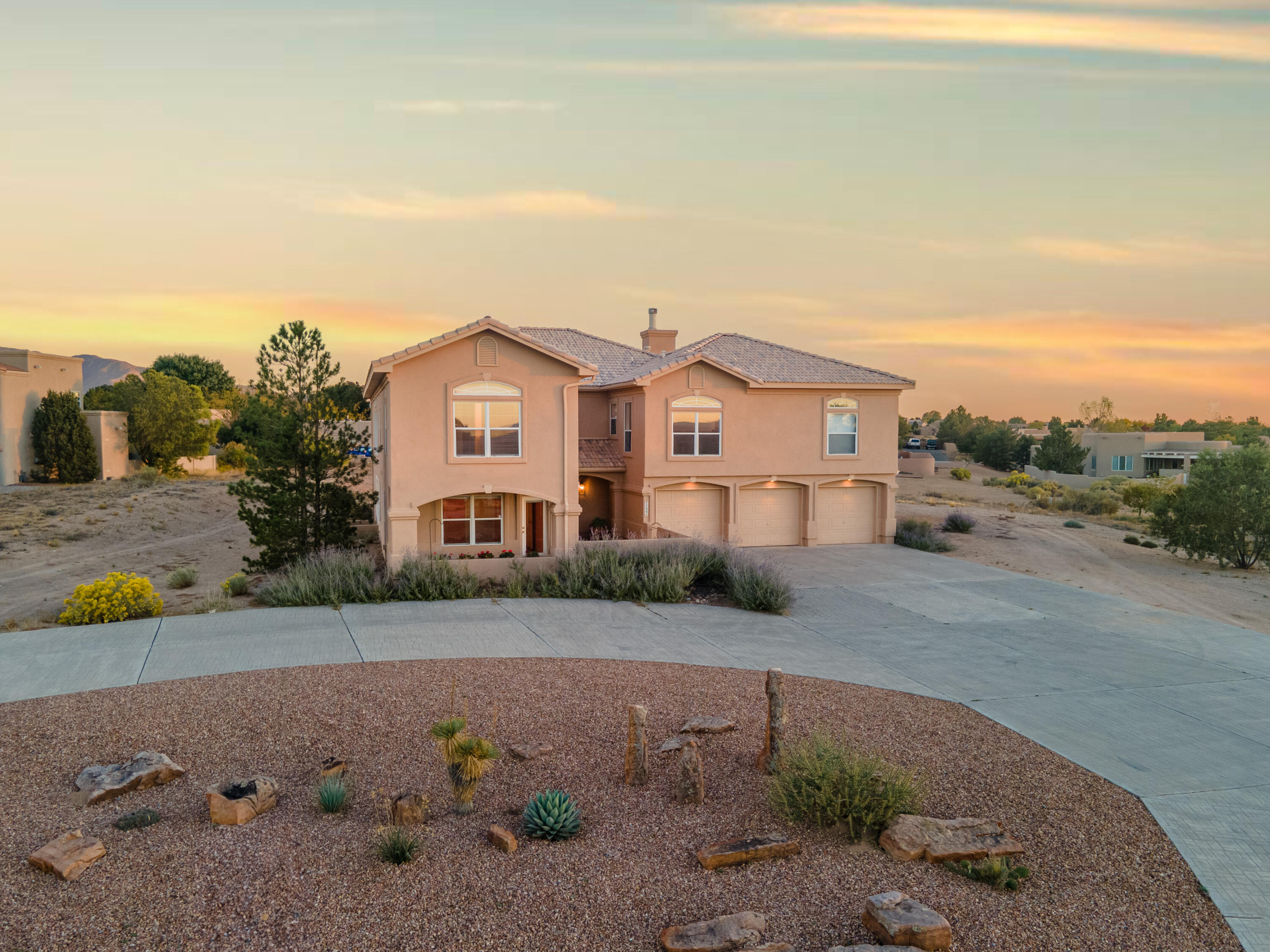 7720 Venice Avenue NE