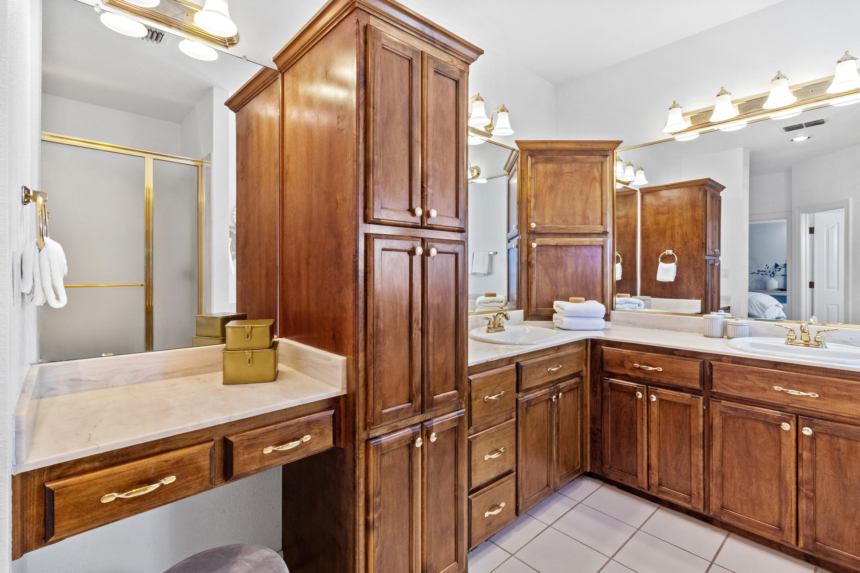 7720 Venice Avenue NE