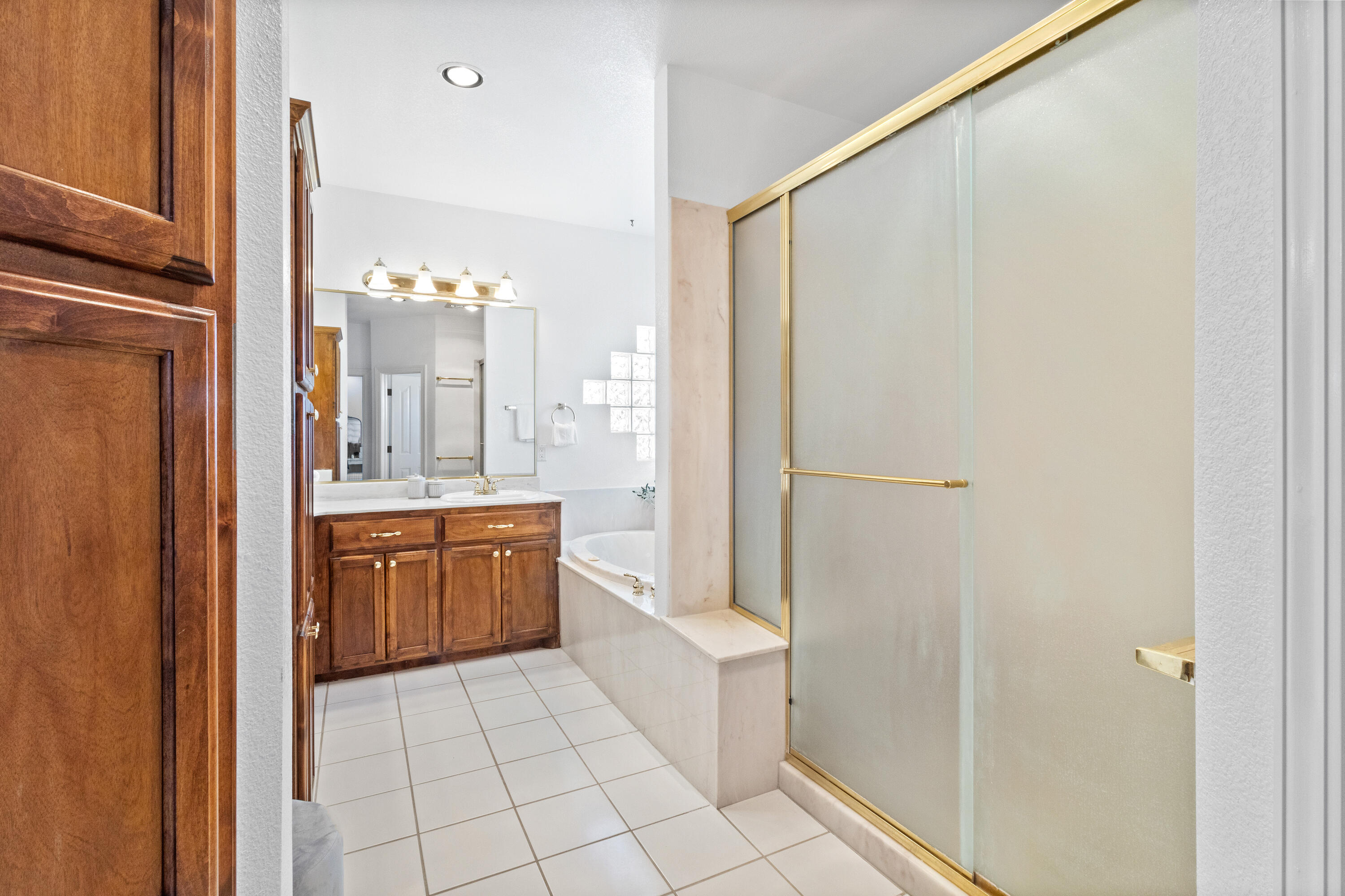 7720 Venice Avenue NE