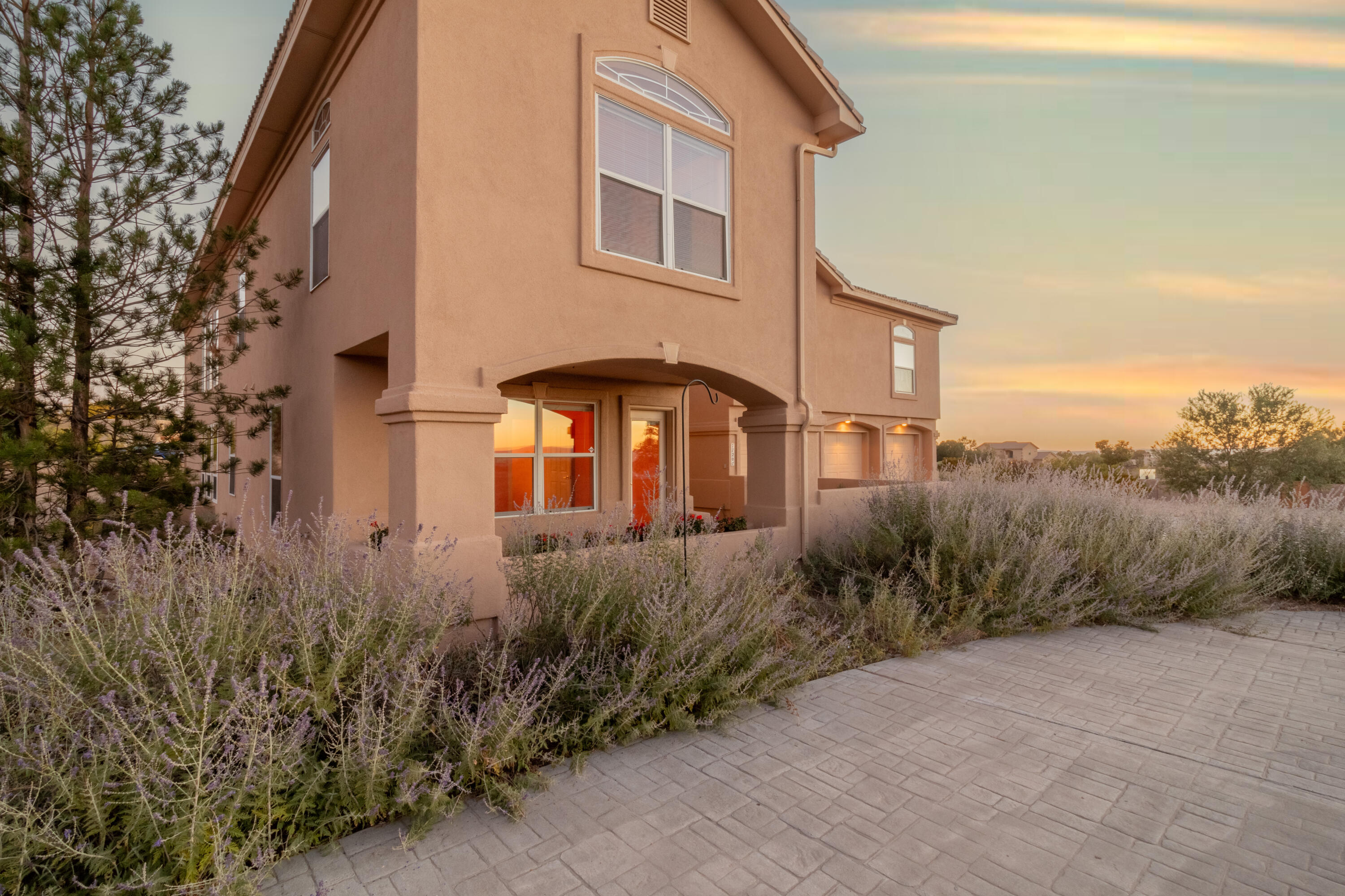 7720 Venice Avenue NE