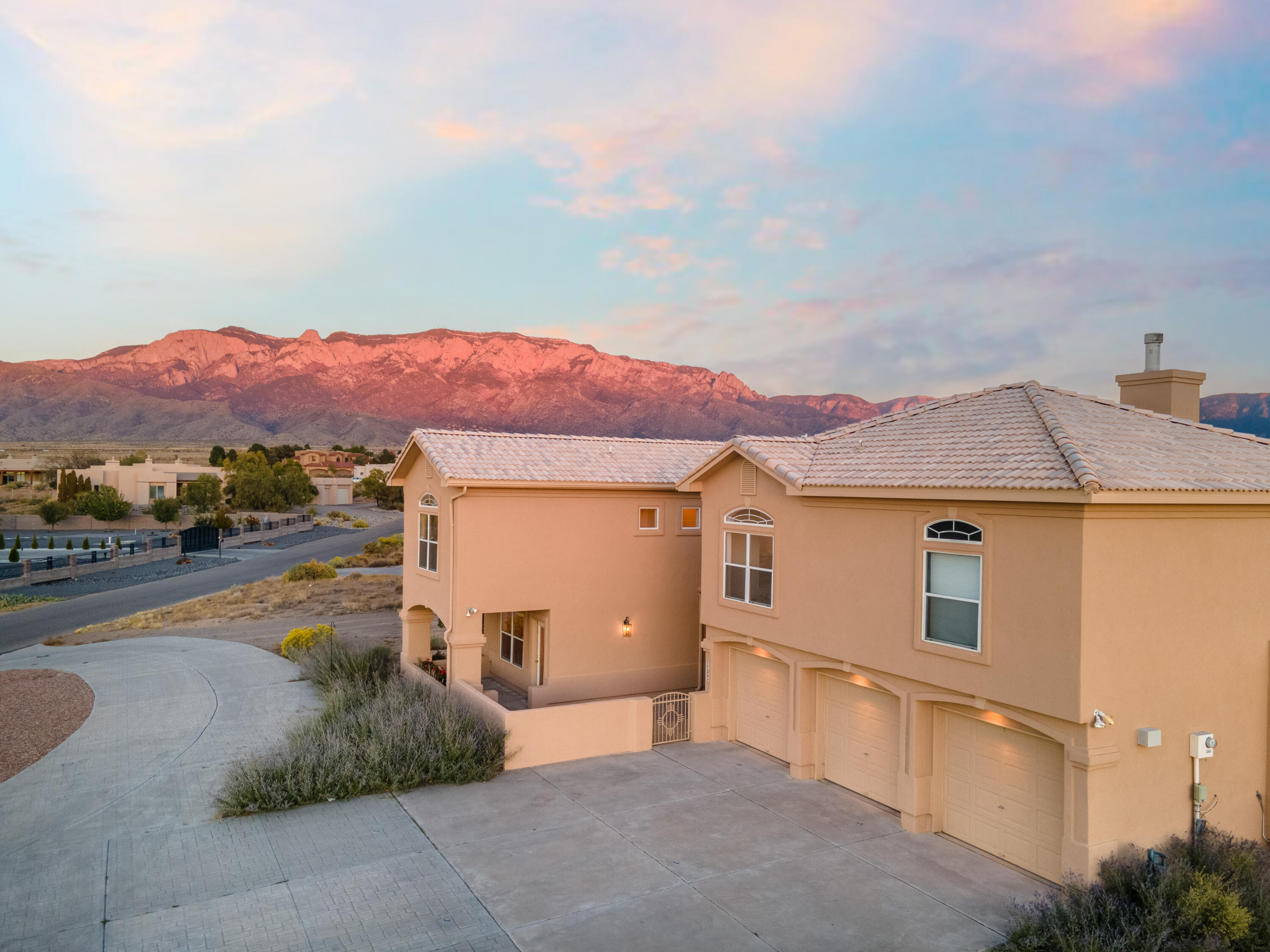 7720 Venice Avenue NE