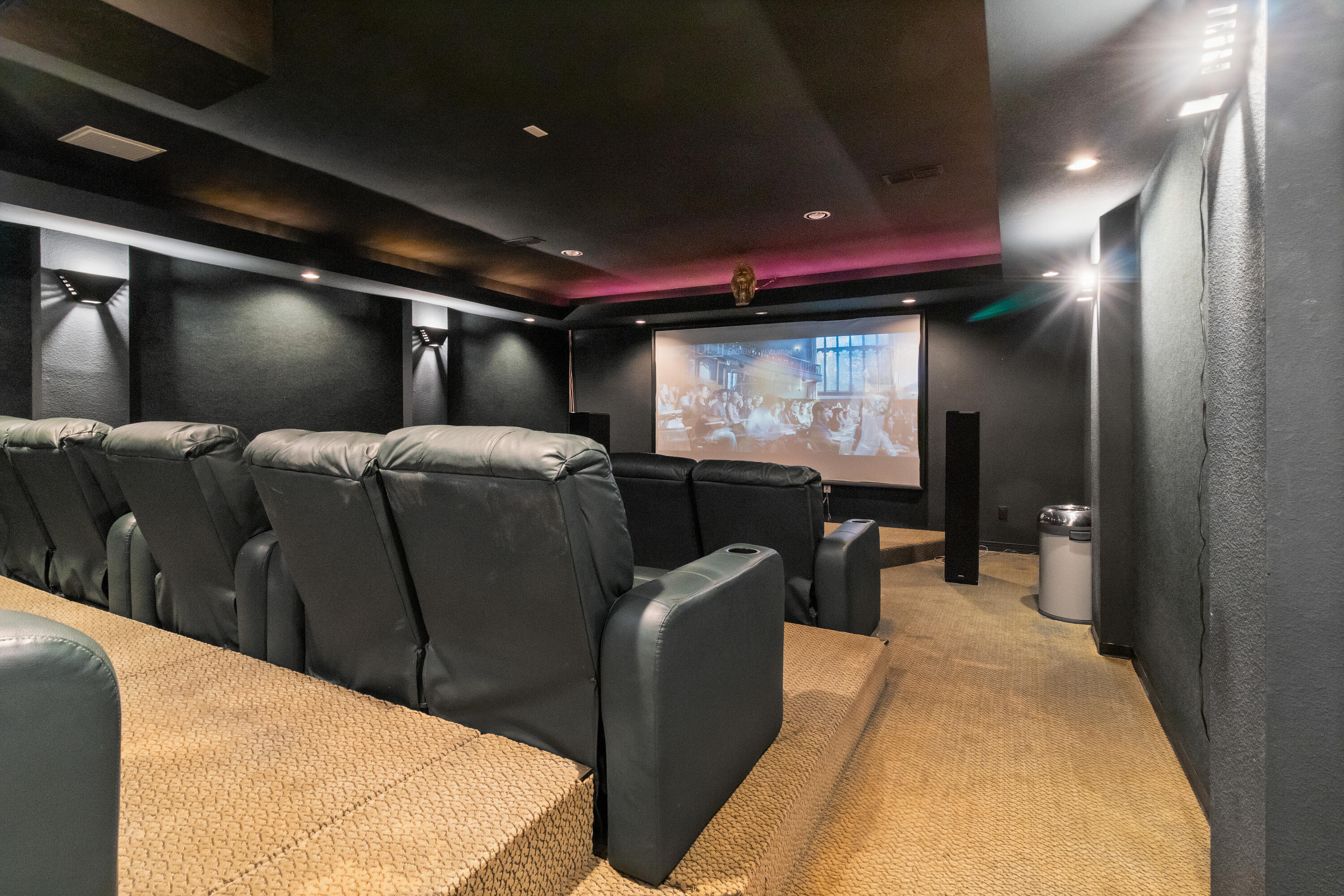 7720 Venice Avenue NE