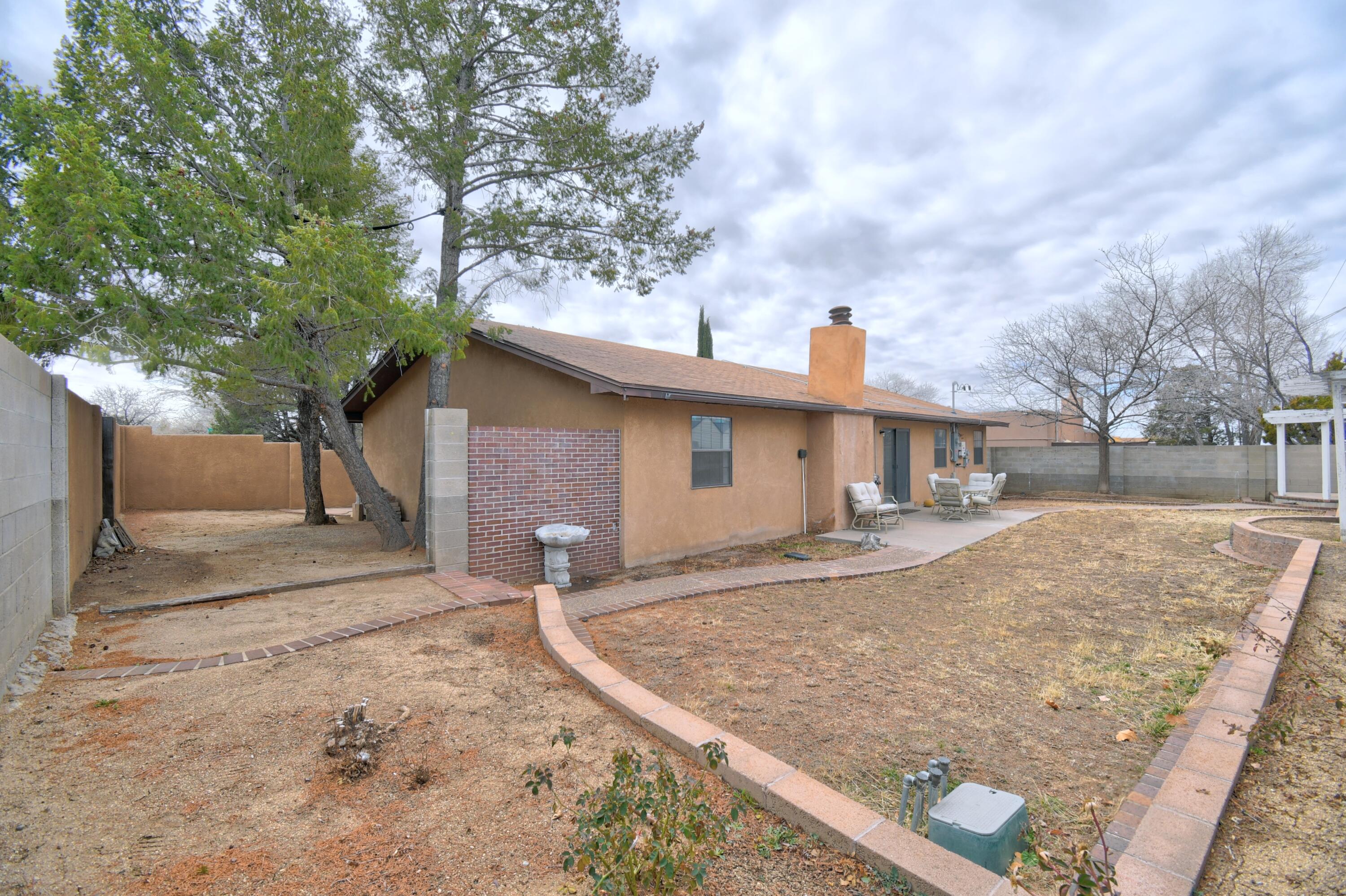 12341 Los Arboles Avenue NE