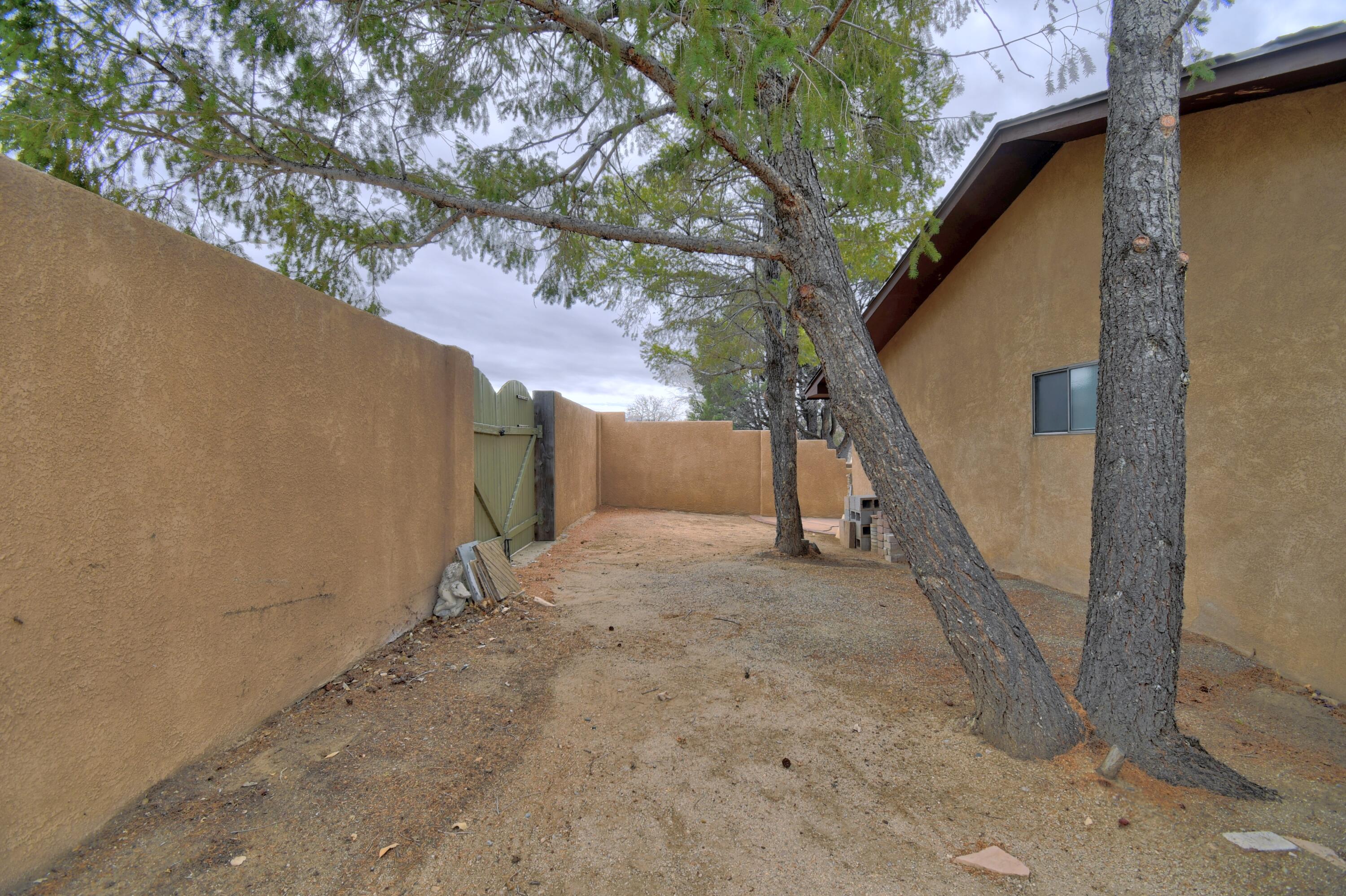 12341 Los Arboles Avenue NE