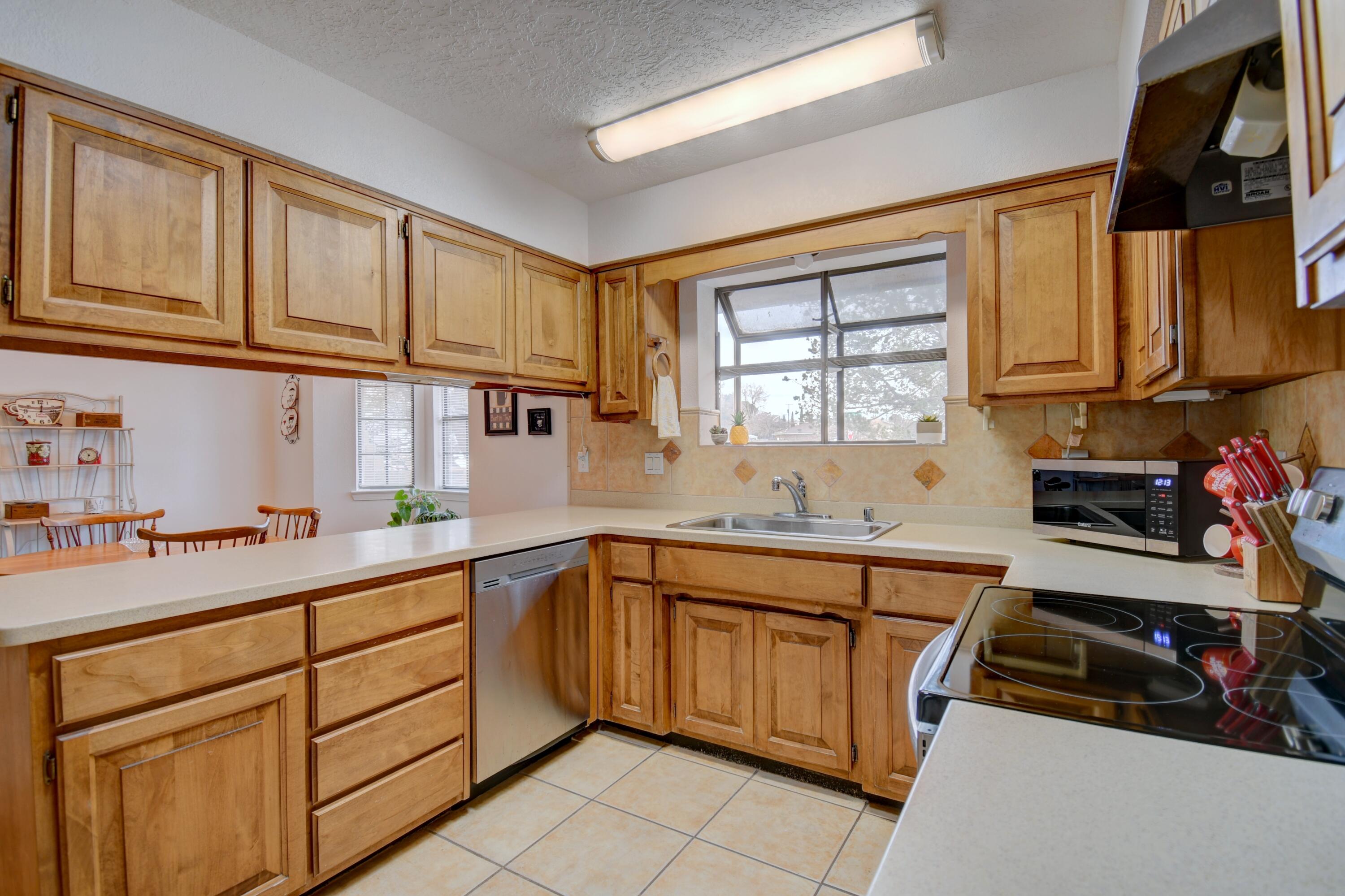 12341 Los Arboles Avenue NE