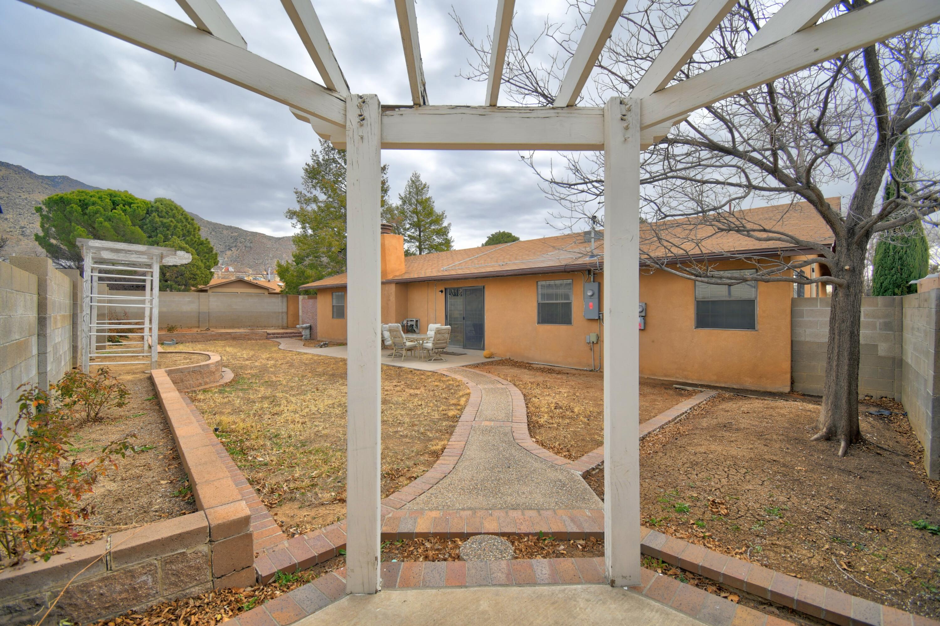 12341 Los Arboles Avenue NE