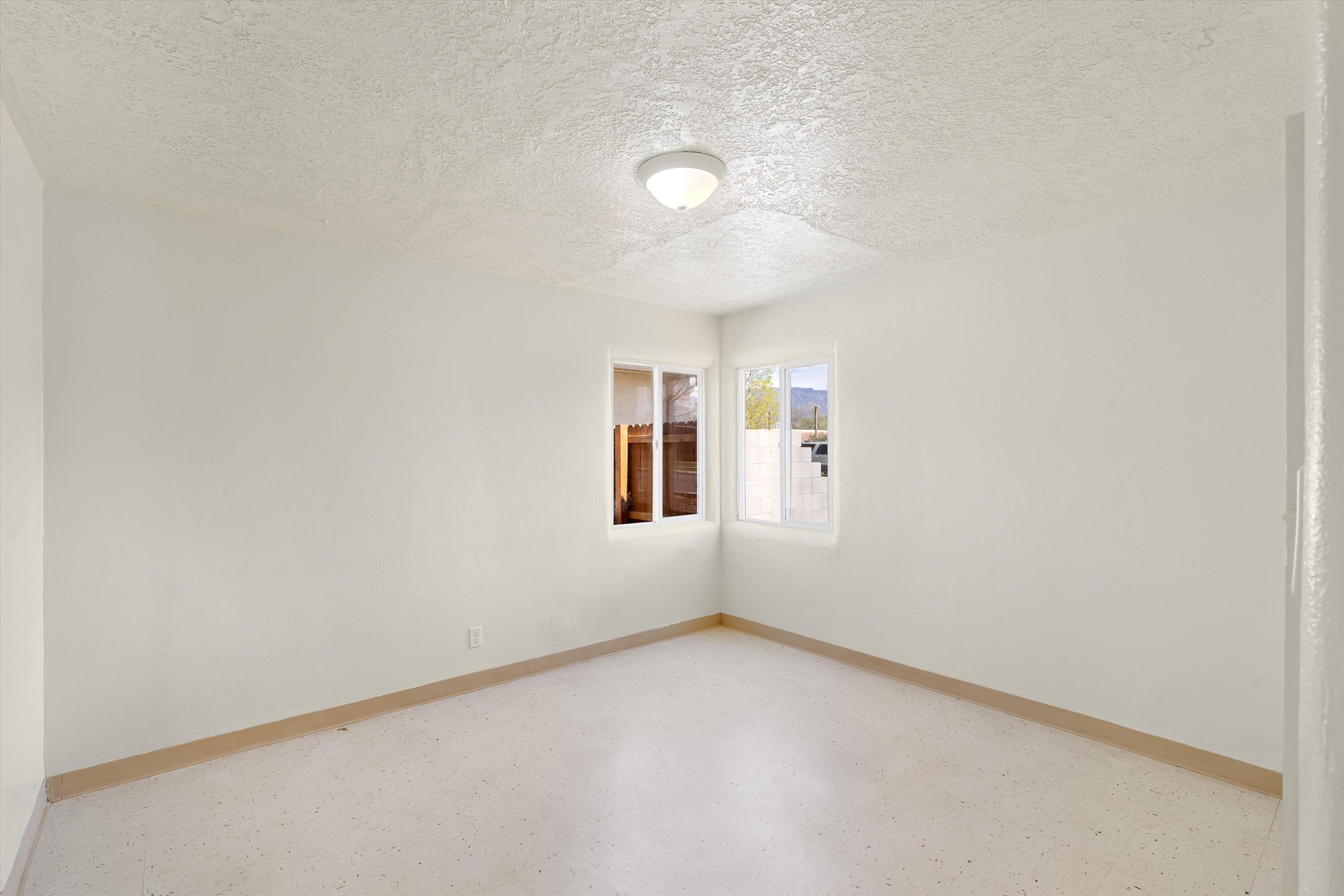 2923 Manzano Street NE