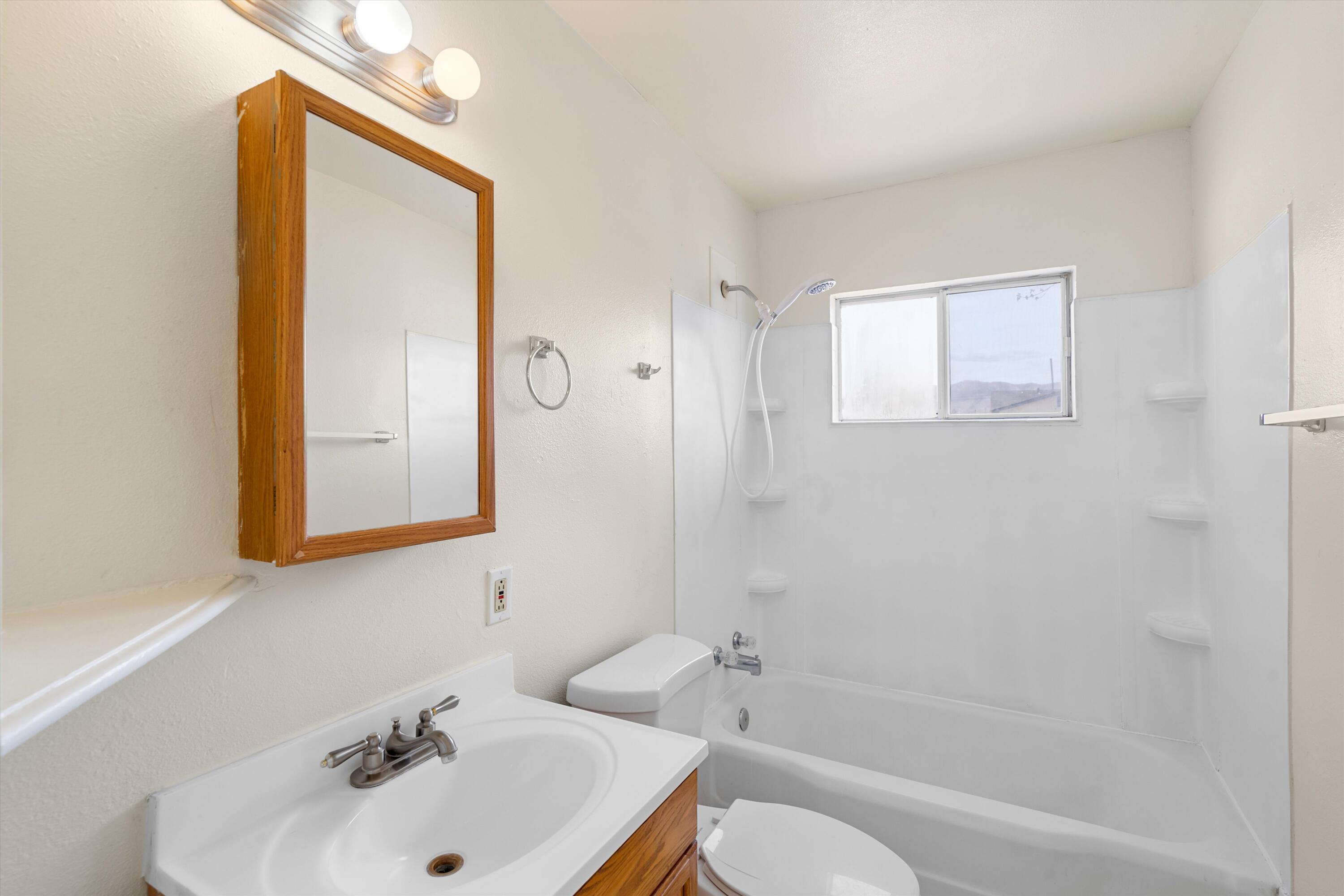 2923 Manzano Street NE