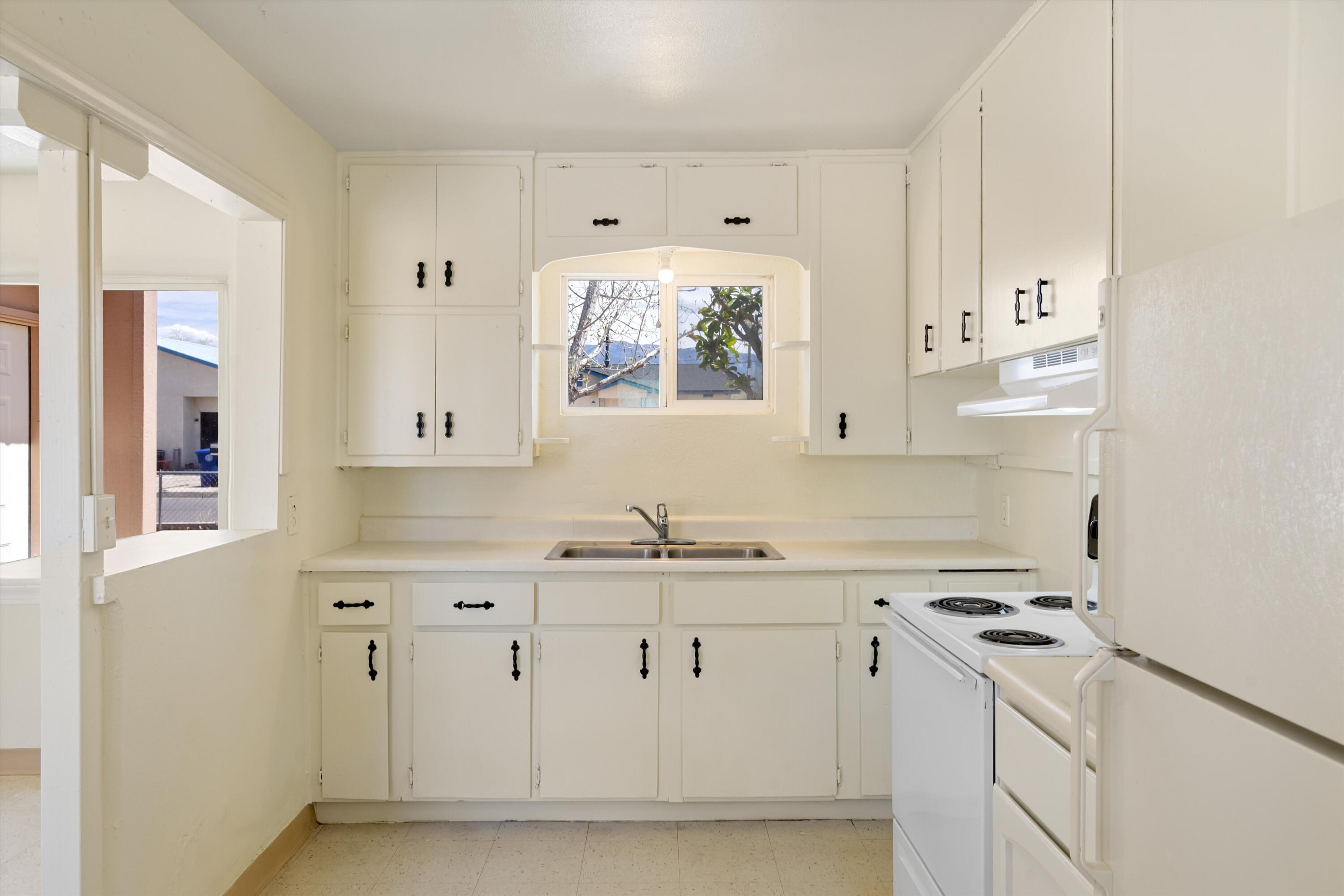 2923 Manzano Street NE