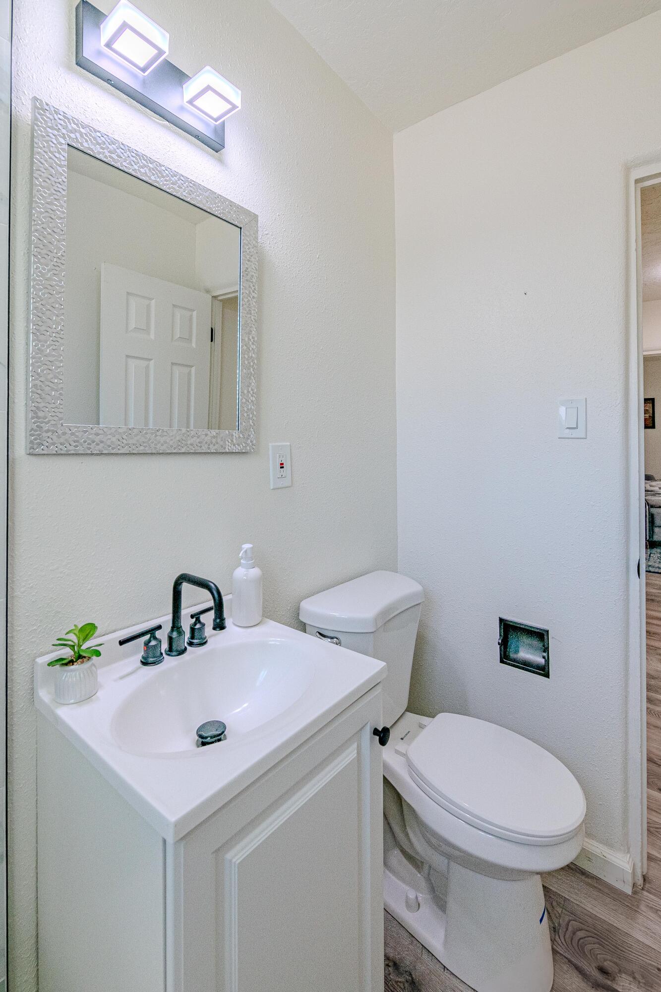 2700 Solano Drive NE